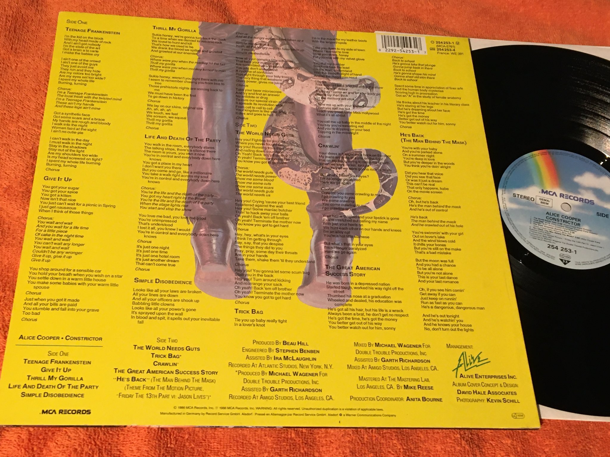 Omslagsbild för skivan ALICE COOPER constrictor LP -86 MCA 254 253-1 w/ insert