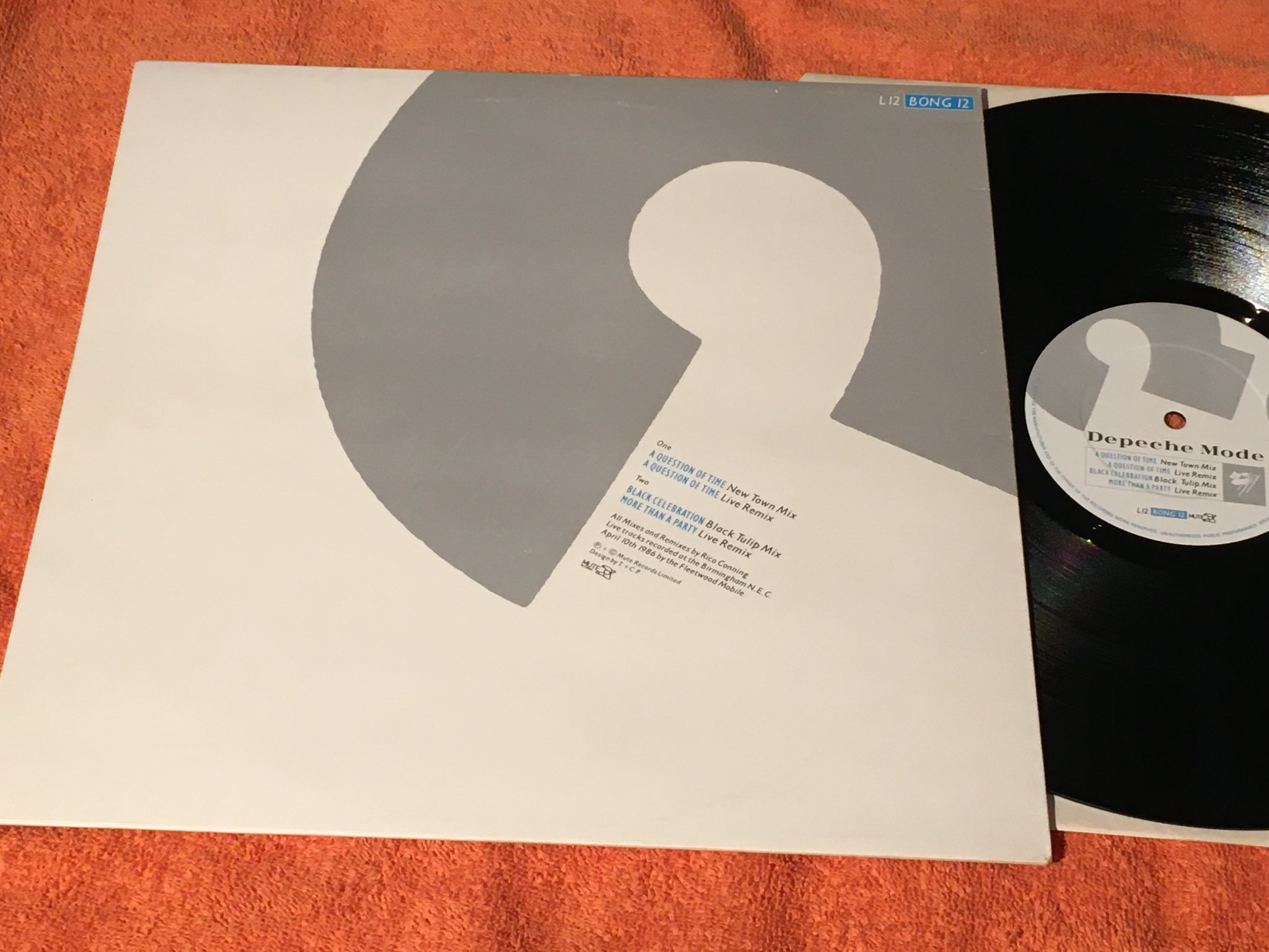 Omslagsbild för skivan DEPECHE MODE a question of time 12”single -86 MUTE L12BONG12