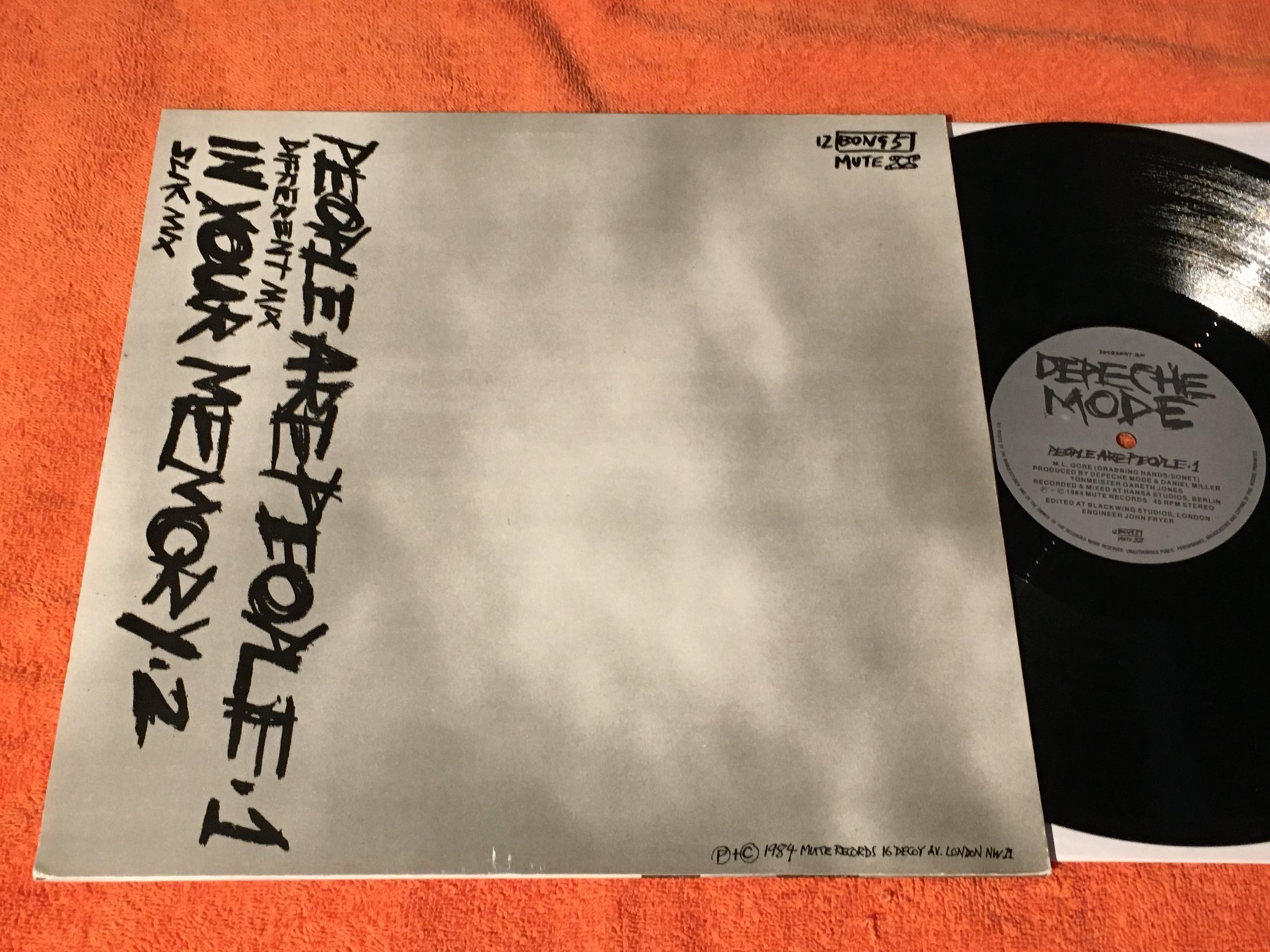 Omslagsbild för skivan DEPECHE MODE people are people  12”single -84 MUTE 12BONG5