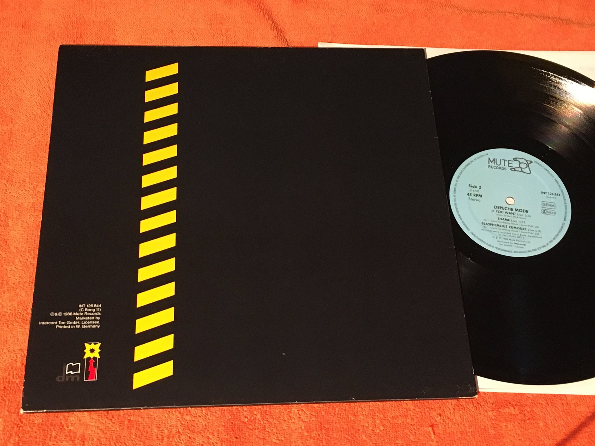Omslagsbild för skivan DEPECHE MODE a question of lust 12”single -86 MUTE INT 126844