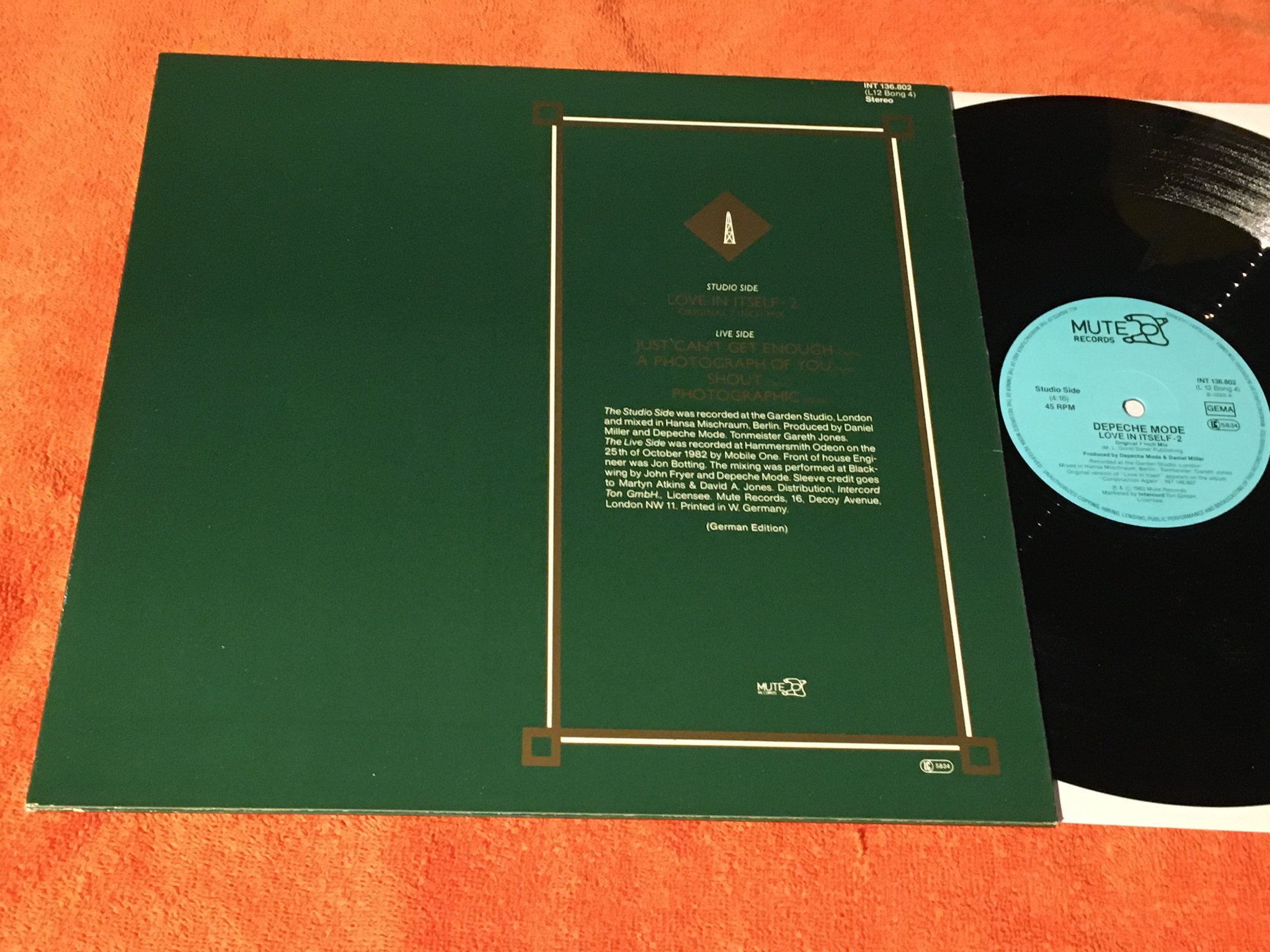 Omslagsbild för skivan DEPECHE MODE love in itself (2) 12”single -87 MUTE  INT 136.802