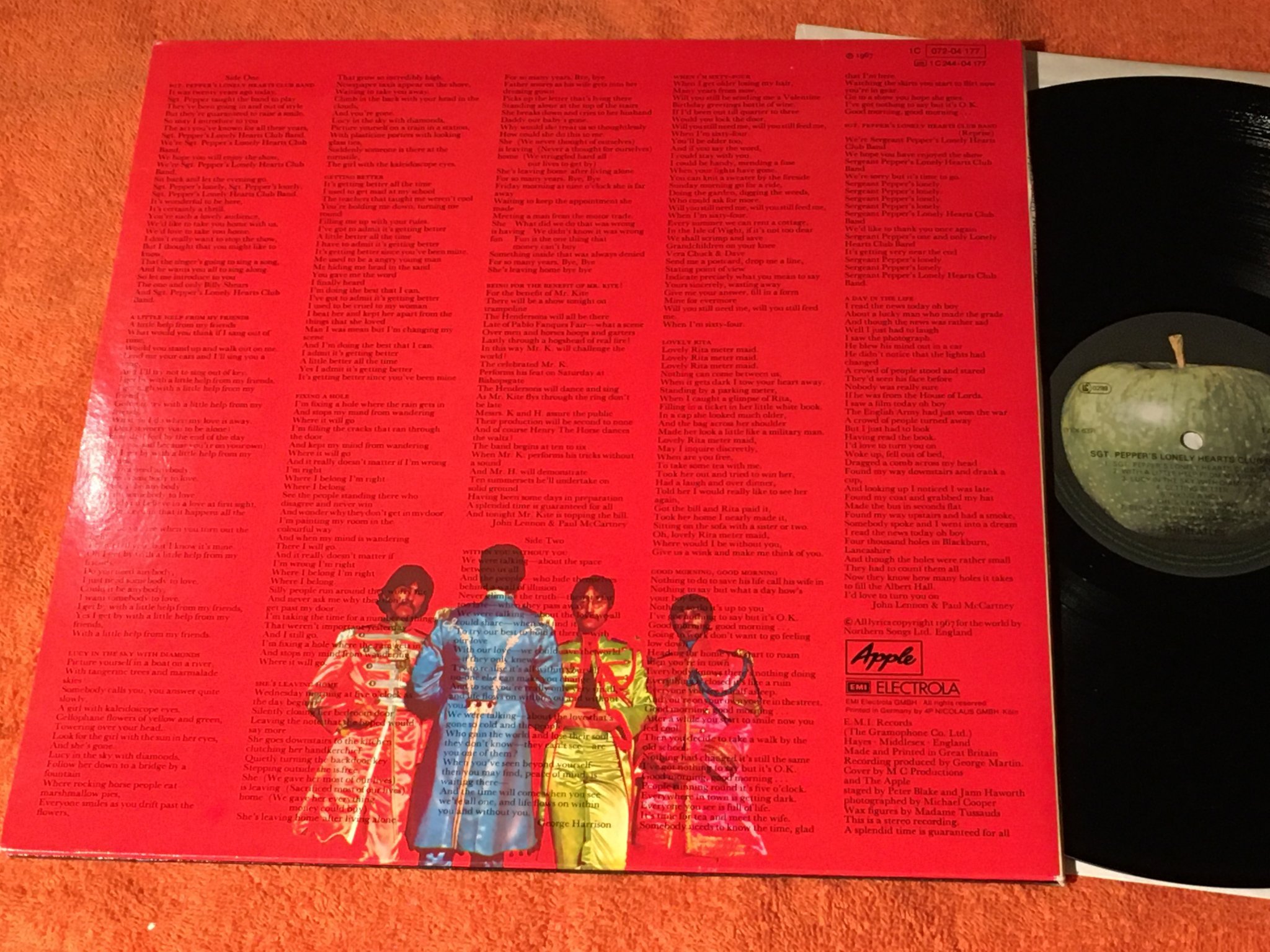 Omslagsbild för skivan The BEATLES sat peppers lonely heart club band LP APPLE 1A 064-04177