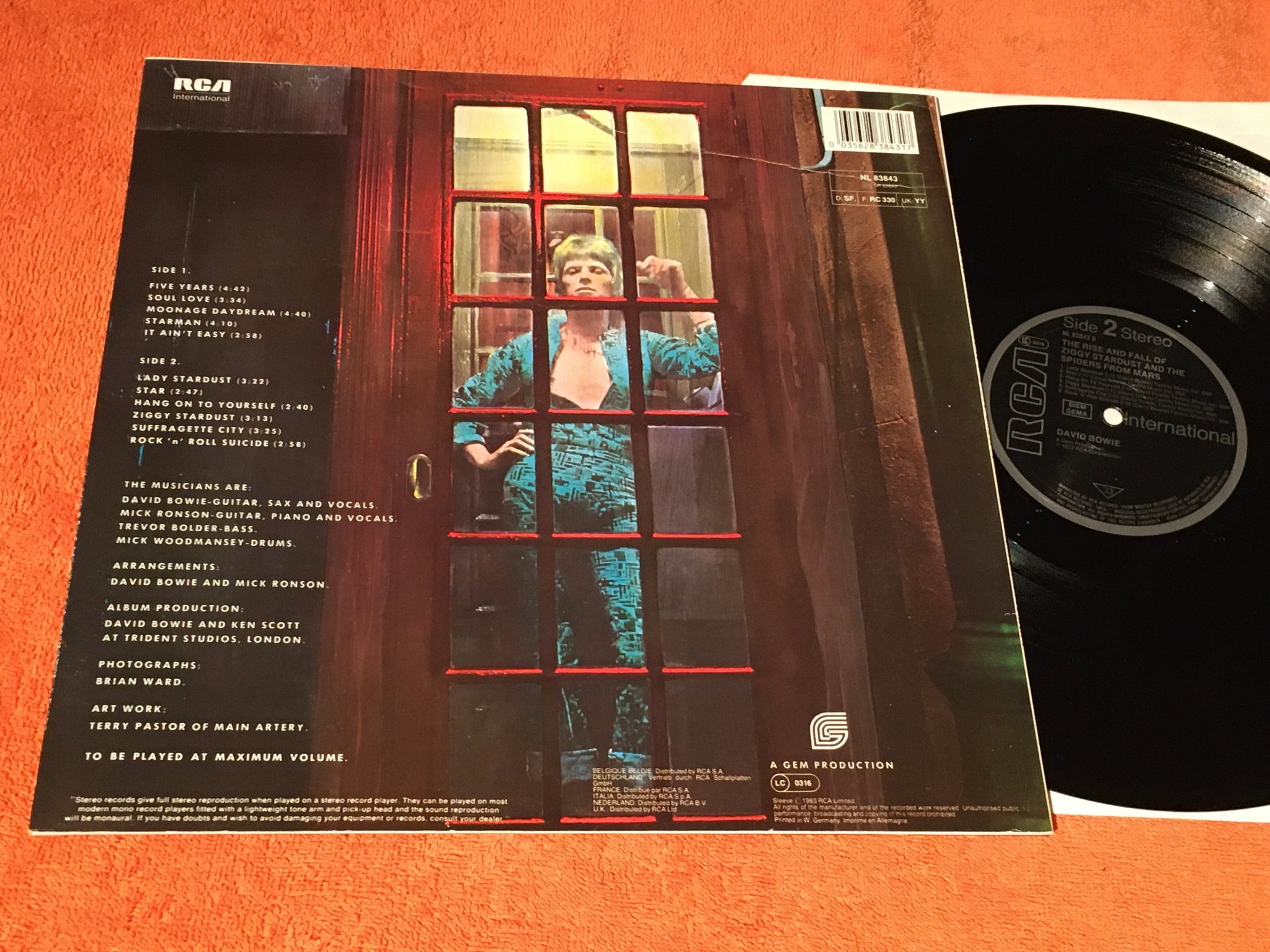 Omslagsbild för skivan DAVID BOWIE the rise and fall of Ziggy Stardust and … LP RCA NL 83843