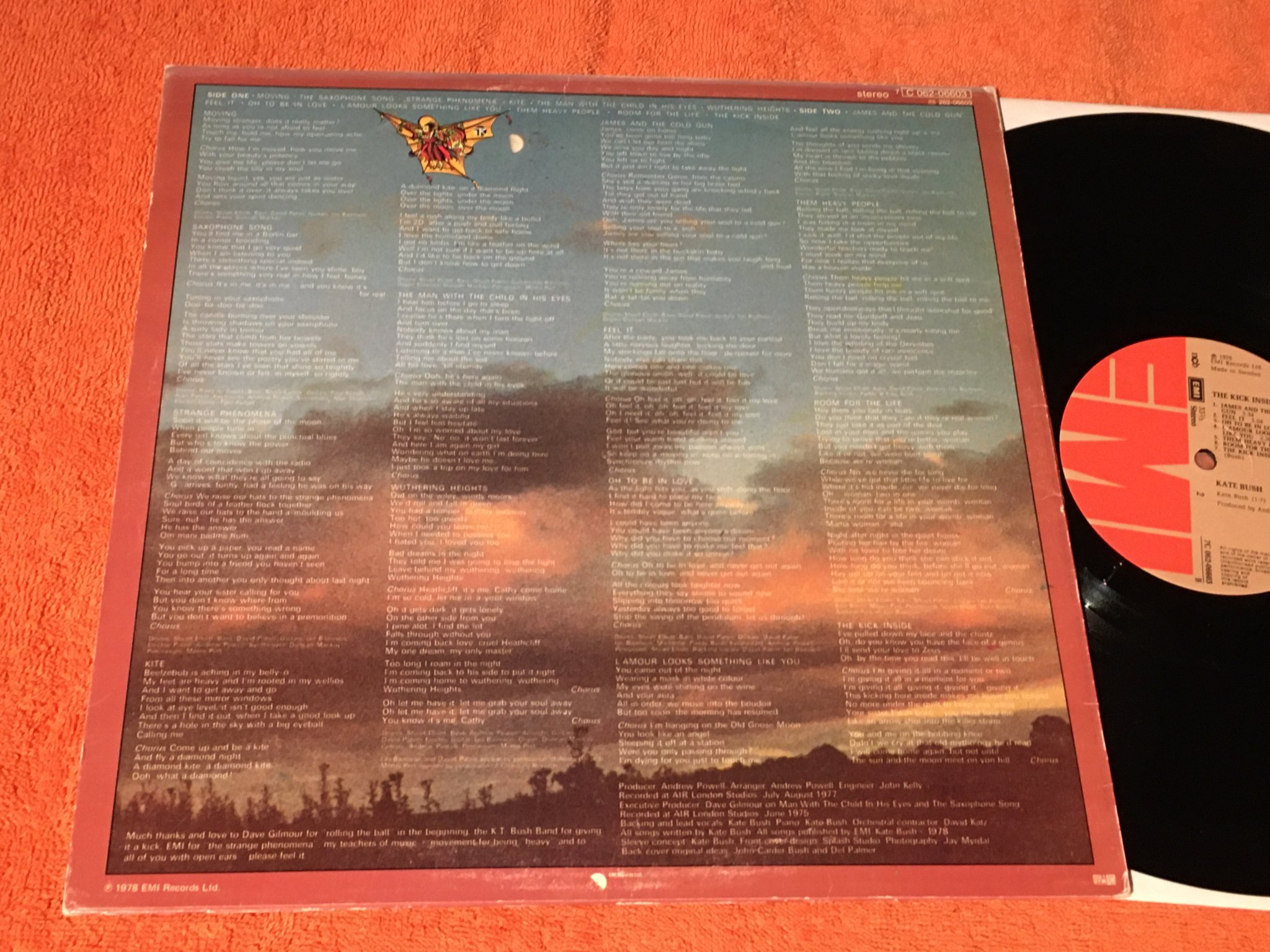 Omslagsbild för skivan KATE BUSH the kick inside LP -78 EMI 7C 062-06603 ”WUTHERING HEIGHTS”
