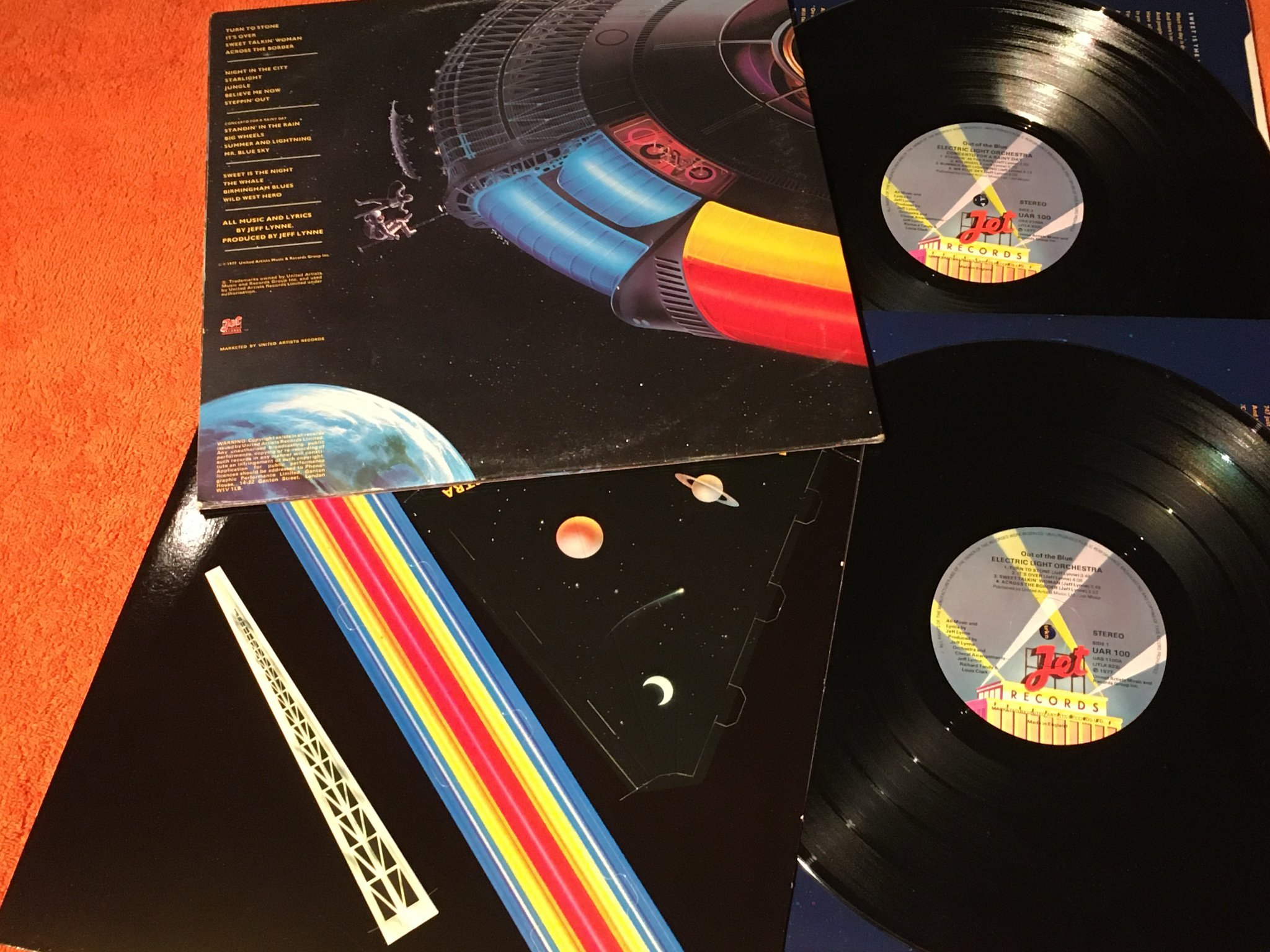 Omslagsbild för skivan ELECTRIC LIGHT ORCHESTRA out of the blue 2xLP -77 JET UAR 100