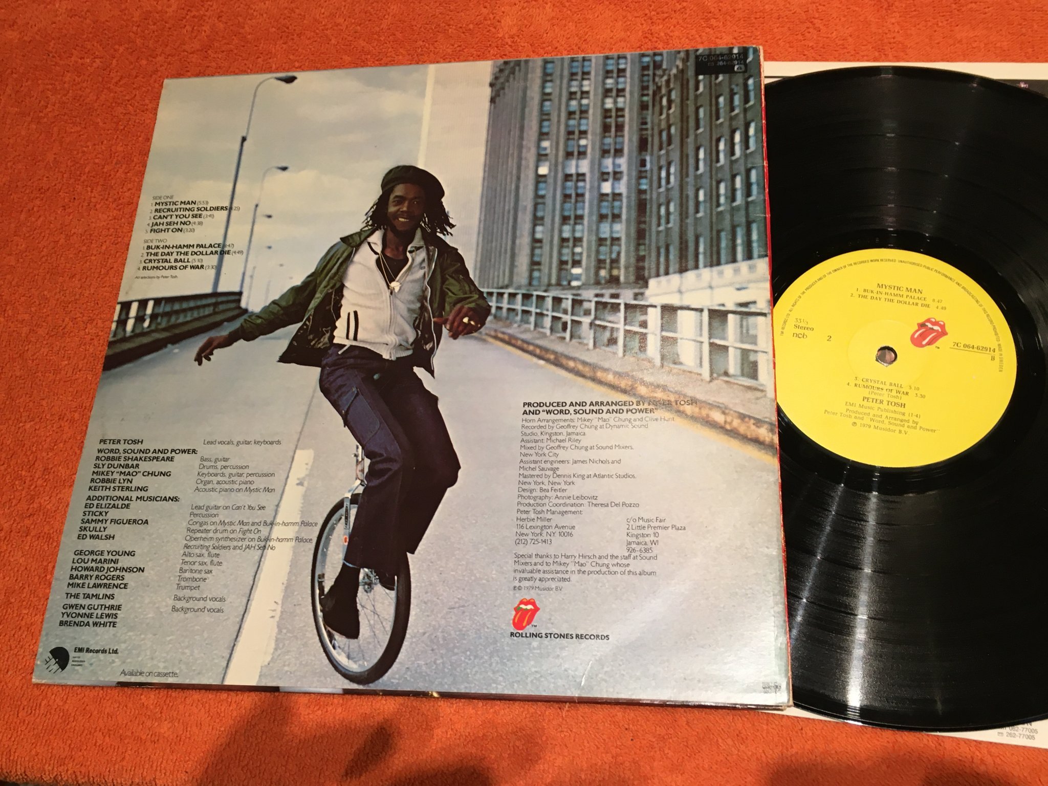 Omslagsbild för skivan PETER TOSH mystic man LP -79 Swe ROLLING STONES 7C 064-62914