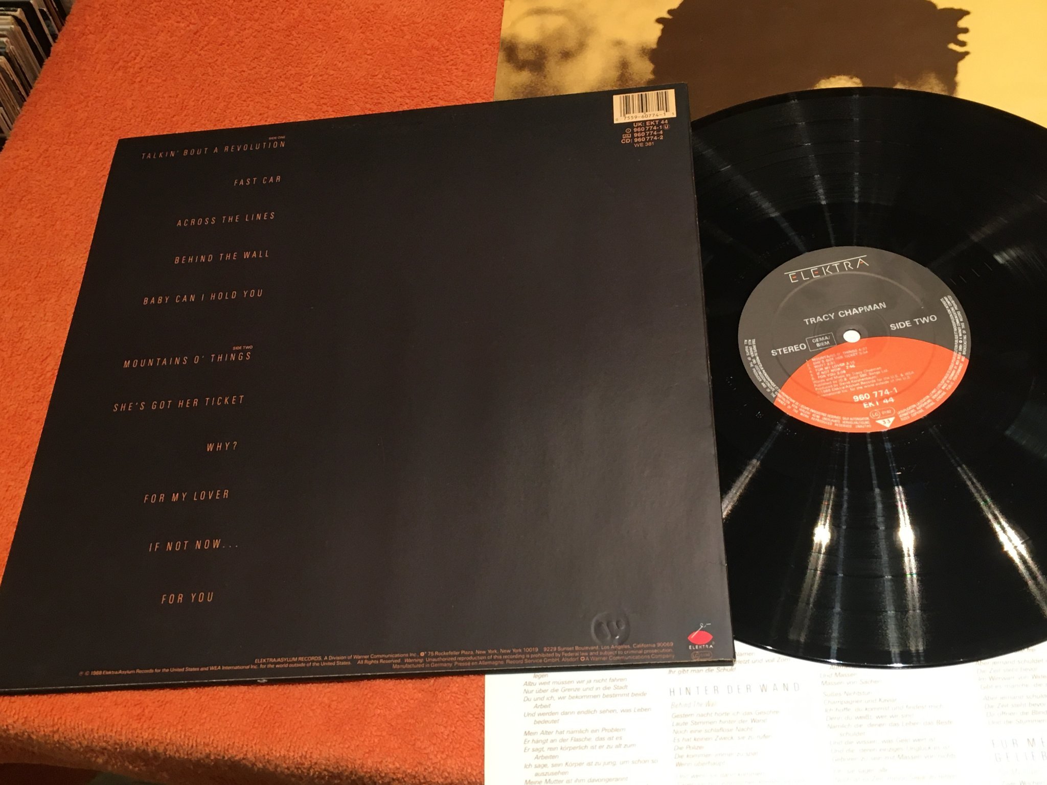 Omslagsbild för skivan TRACY CHAPMAN s/t LP -88 Ger ELEKTRA 960774-1