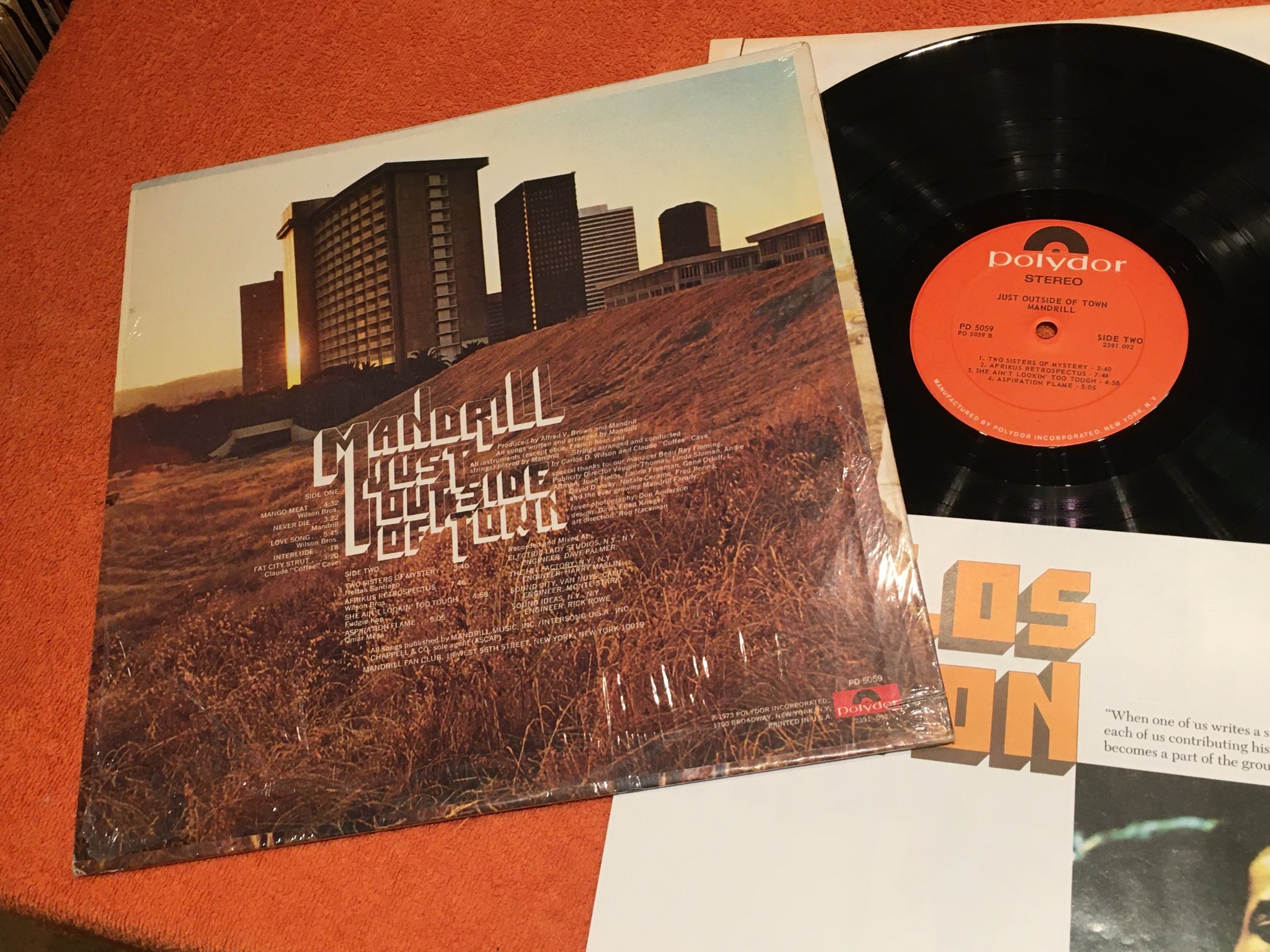 Omslagsbild för skivan MANDRILL just outside of town LP -73 US POLYDOR PD 5059 "mango meat" CLASSIC!!