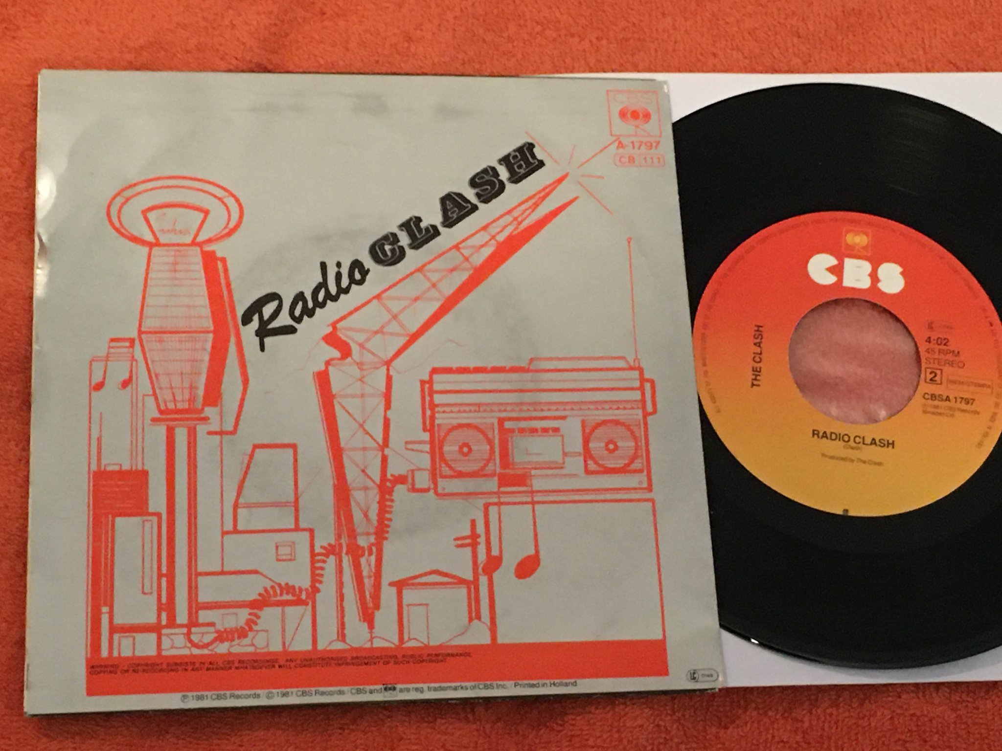 Omslagsbild för skivan THE CLASH this is radio clash 7"single Hol CBS CBSA 1797