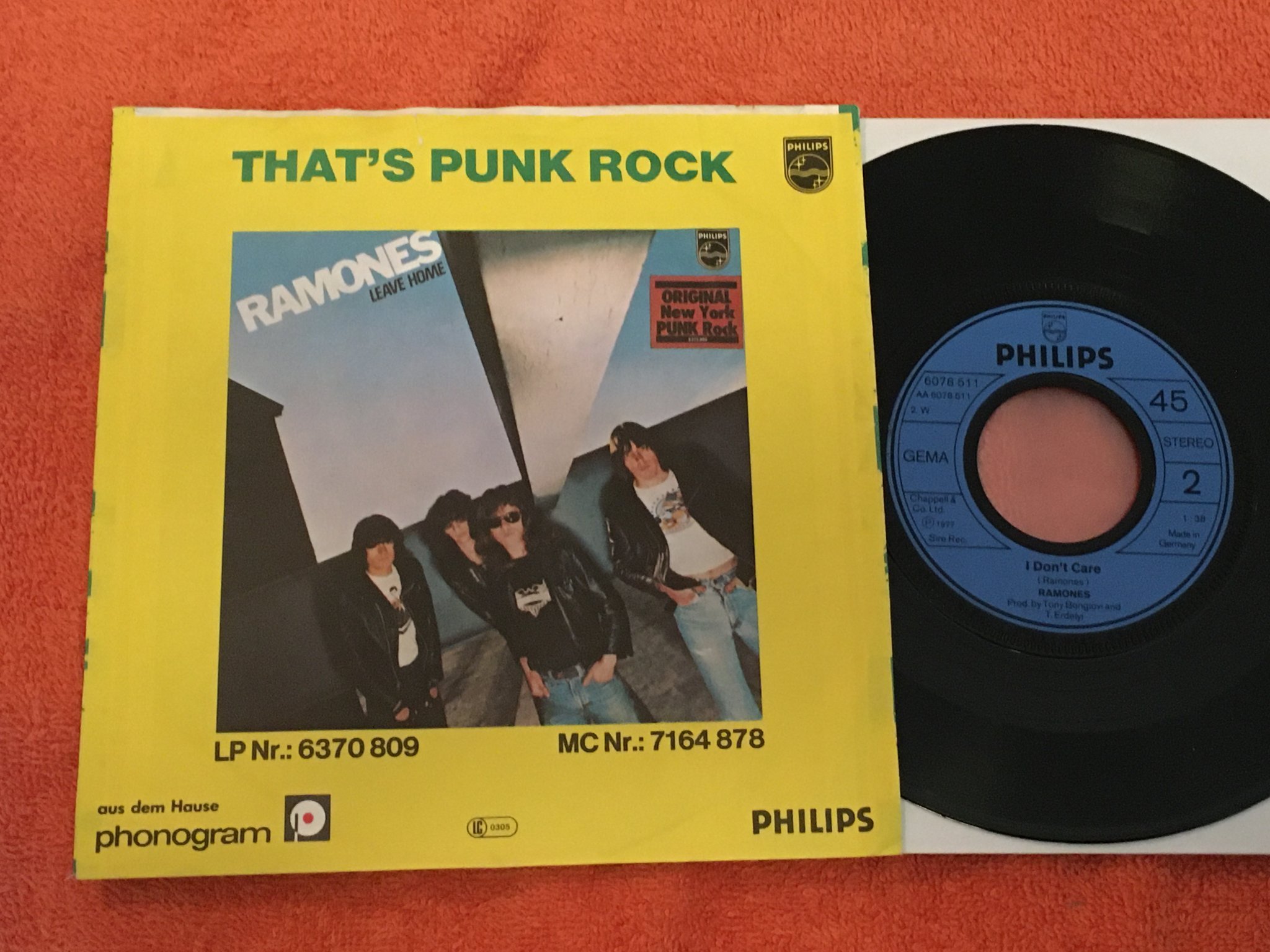 Omslagsbild för skivan RAMONES Sheena is a punk rocker 7"single -77 Ger PHILIPS 6078511