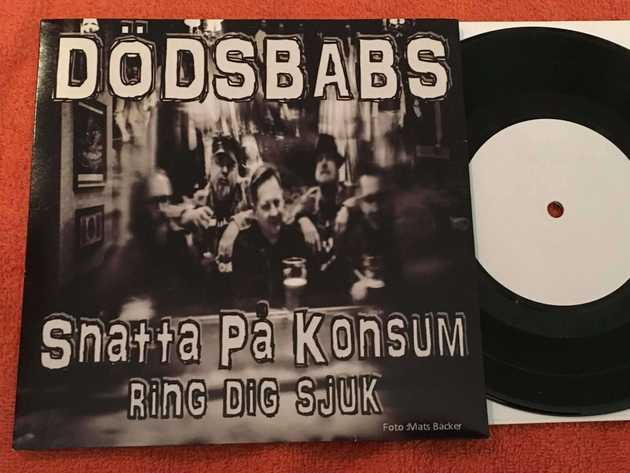 Omslagsbild för skivan DÖDSBABS Allt Kan Dra Åt Helvete 7"single Mocko Records only 300 copies