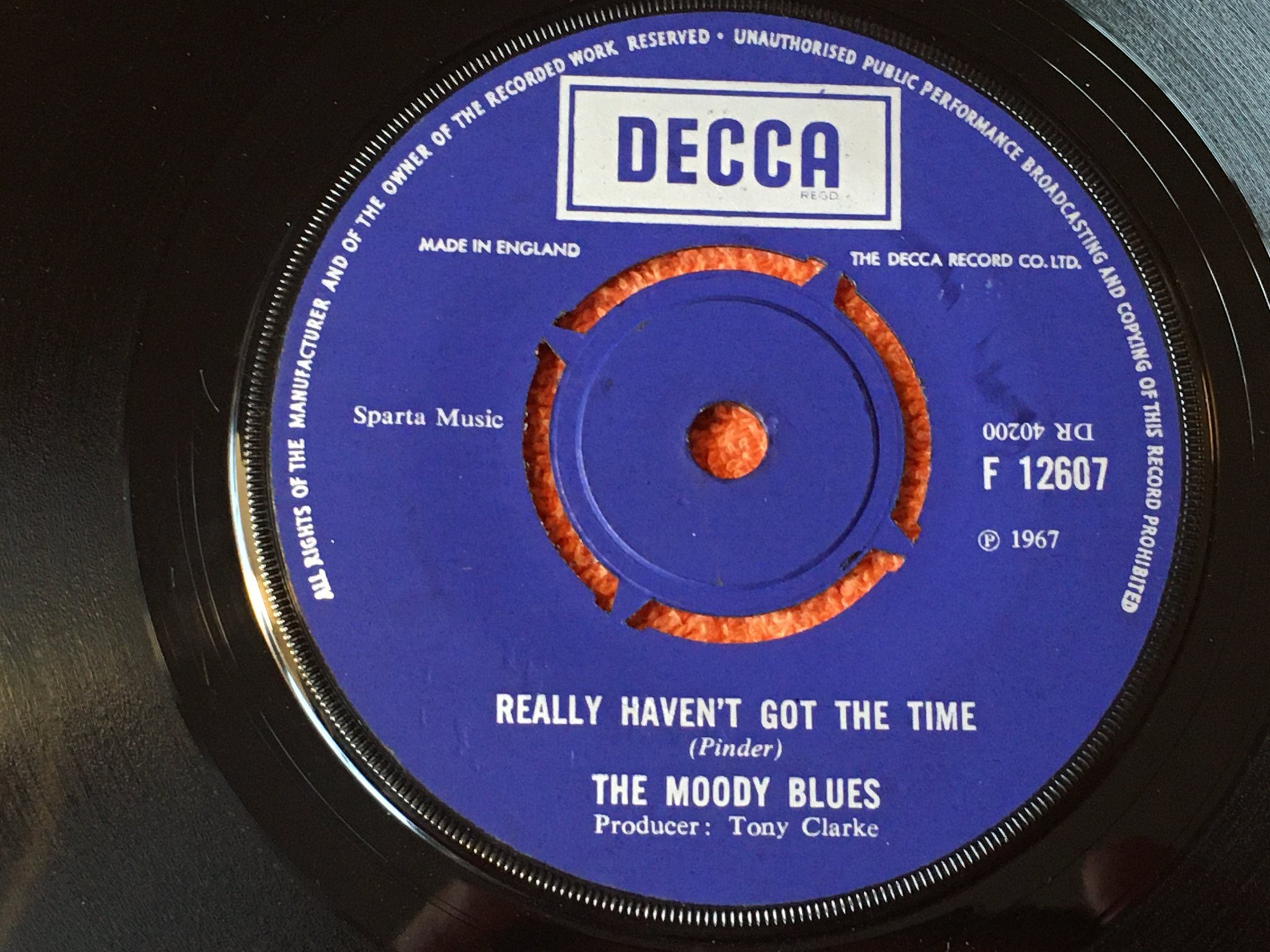 Omslagsbild för skivan THE MOODY BLUES fly me high 7"single -67 UK DECCA F 12607