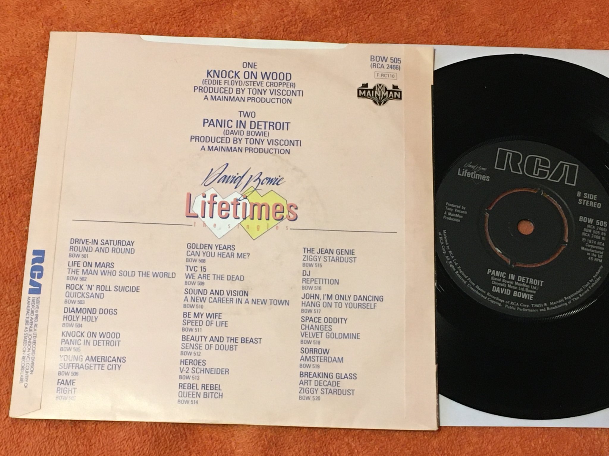 Omslagsbild för skivan David Bowie - knock on wood 7"single UK RCA BOW 505
