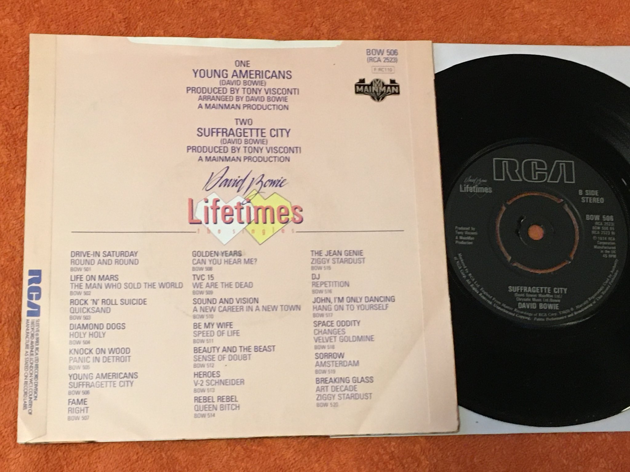 Omslagsbild för skivan David Bowie - young Americans 7"single UK RCA BOW 506