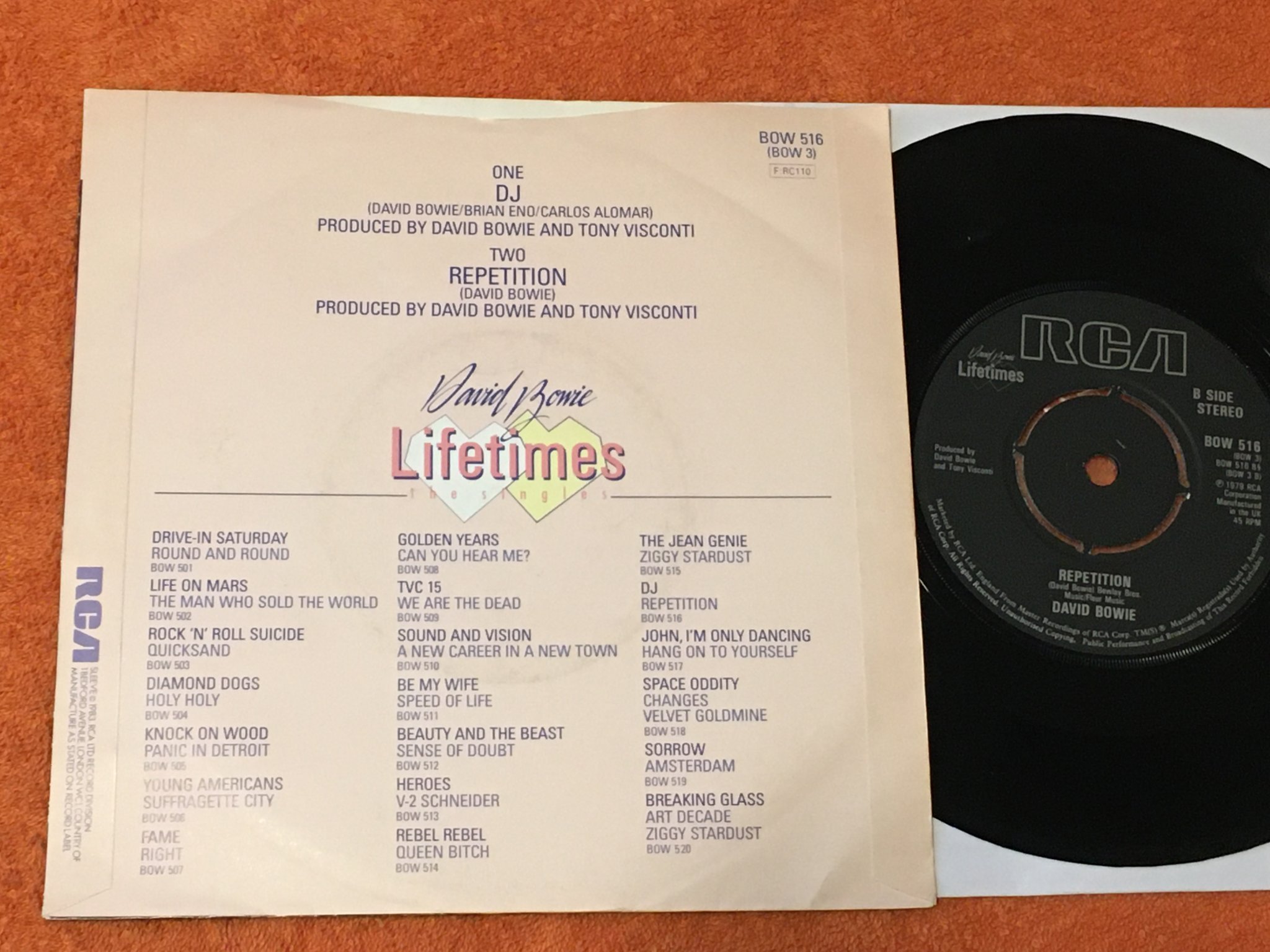 Omslagsbild för skivan David Bowie - dj / repetition 7"single UK RCA BOW 516