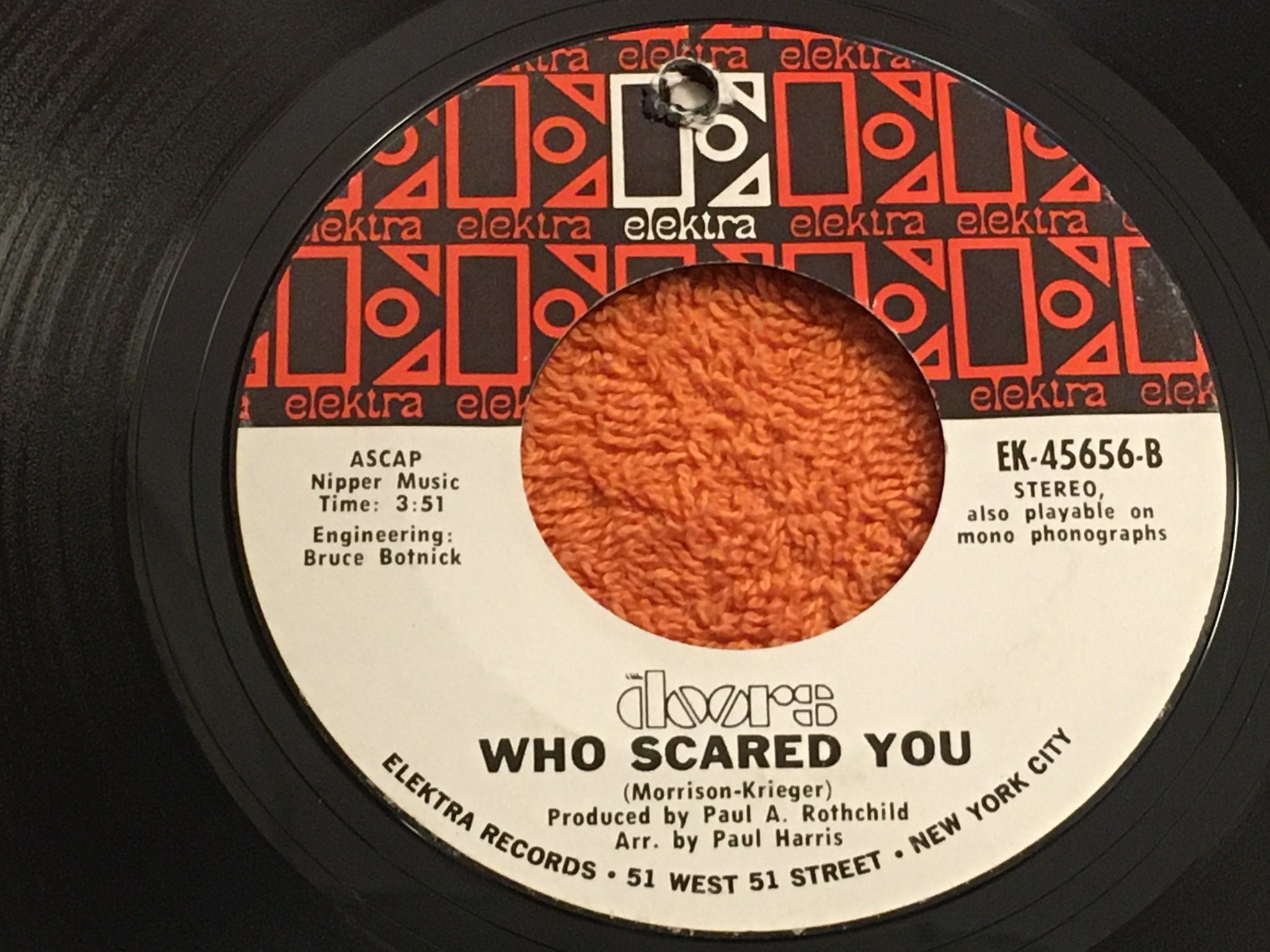 Omslagsbild för skivan THE DOORS who scared you 7"single US ELEKTRA EK 45656