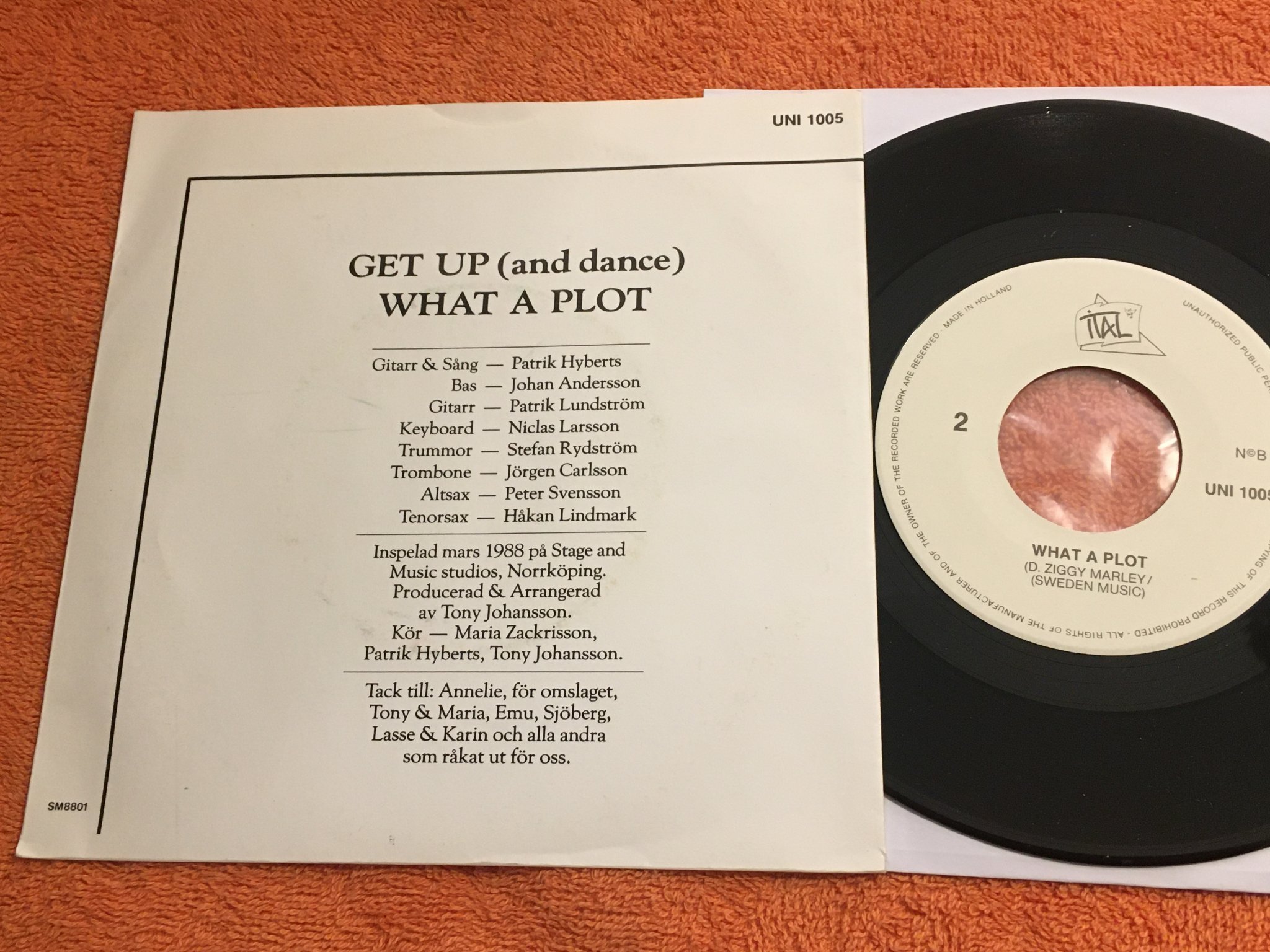 Omslagsbild för skivan ITAL get up ( and dance ) 7"  PRIVATE PRESSING UNI 1005 signed by all members