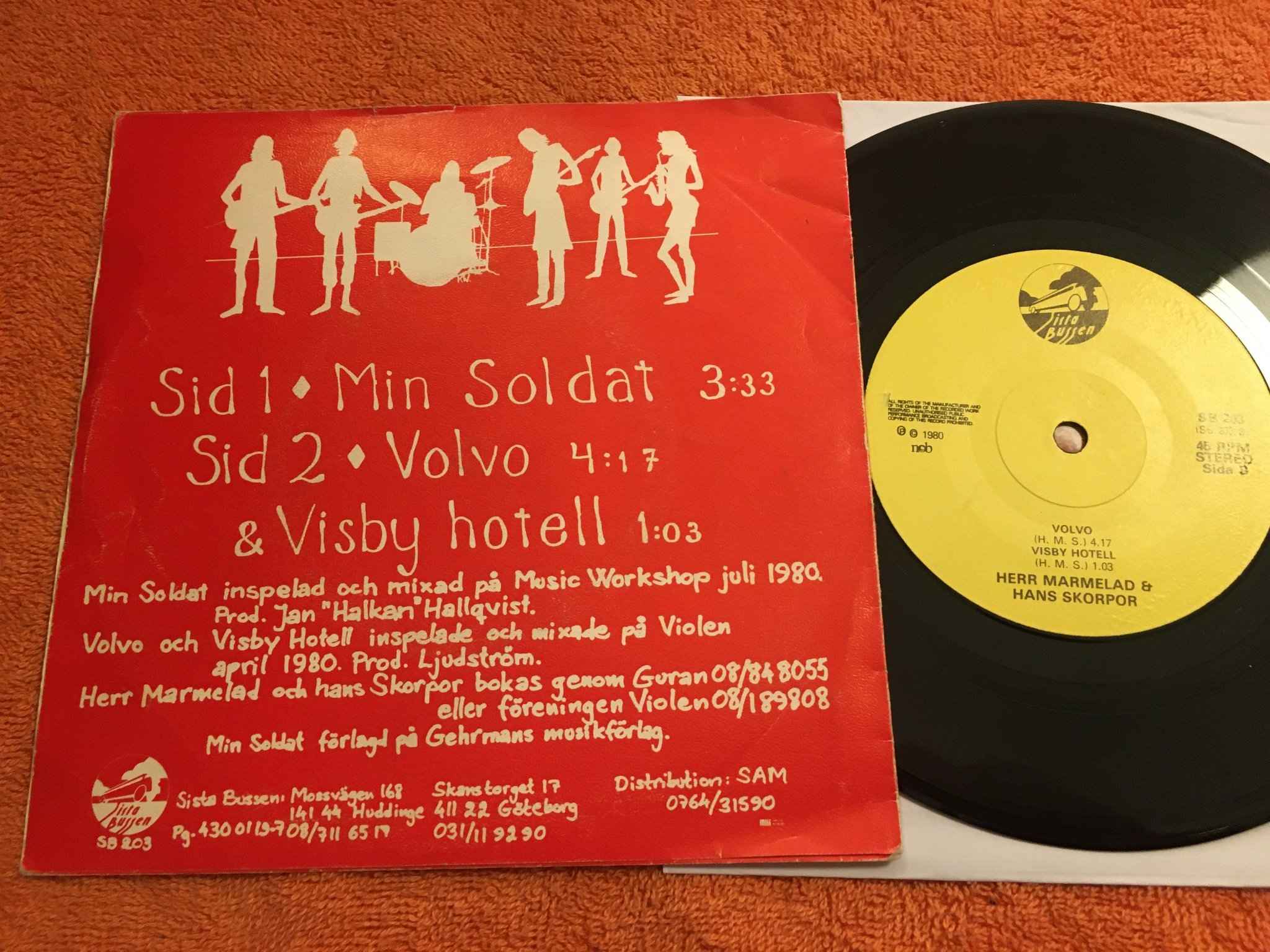 Omslagsbild för skivan HERR MARMELAD OCH HANS SKORPOR någonstans i Sverige 7” -80 SISTA BUSSEN SB 203