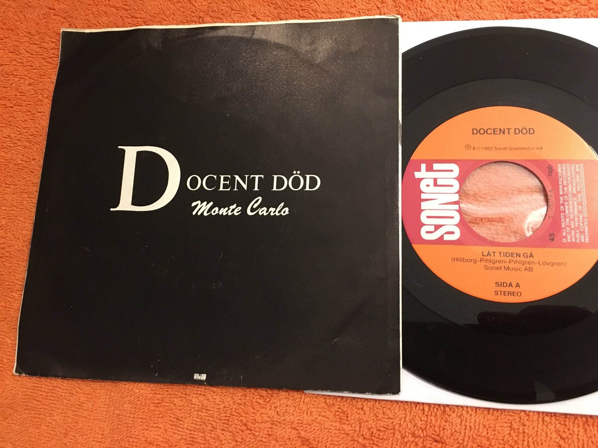 Omslagsbild för skivan DOCENT DÖD låt tiden gå 7” -82 Swe SONET T-10074