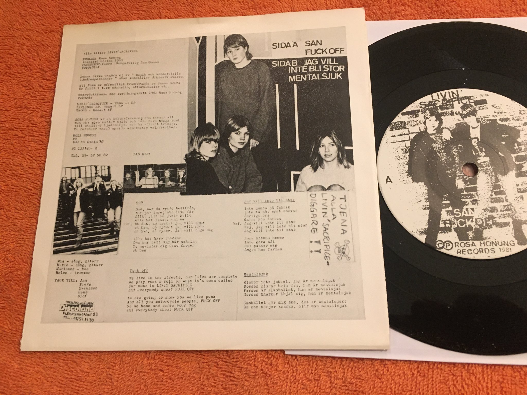 Omslagsbild för skivan LIVIN’ SACRIFICE san 7”ep -81 rosa honung Rosa -1 EP