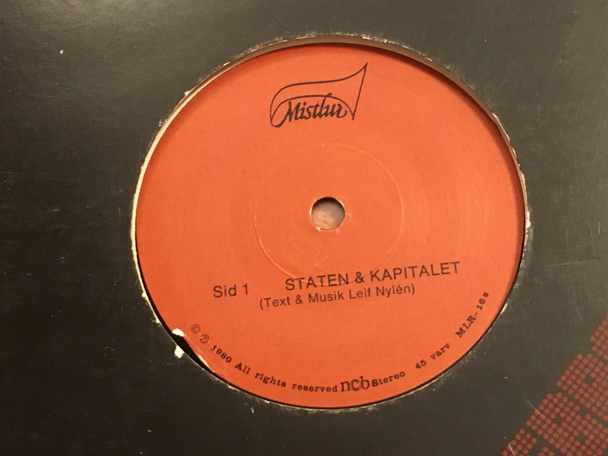 Omslagsbild för skivan EBBA GRÖN ung & kåt / staten & kapitalet 7” -80 Swe MISTLUR MLR-16s