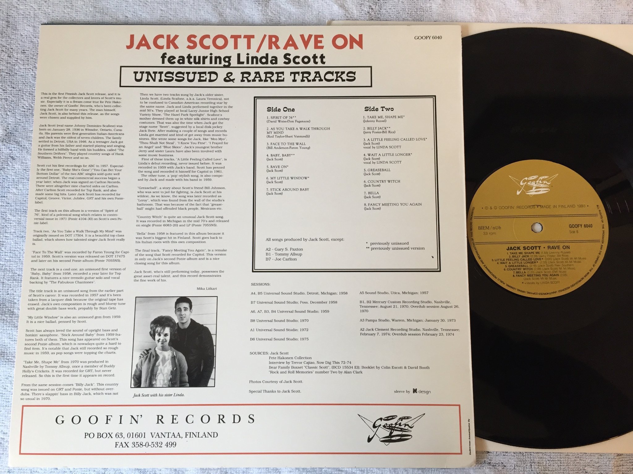 Omslagsbild för skivan JACK SCOTT Rave On LP -93 Finland GOOFY 6040
