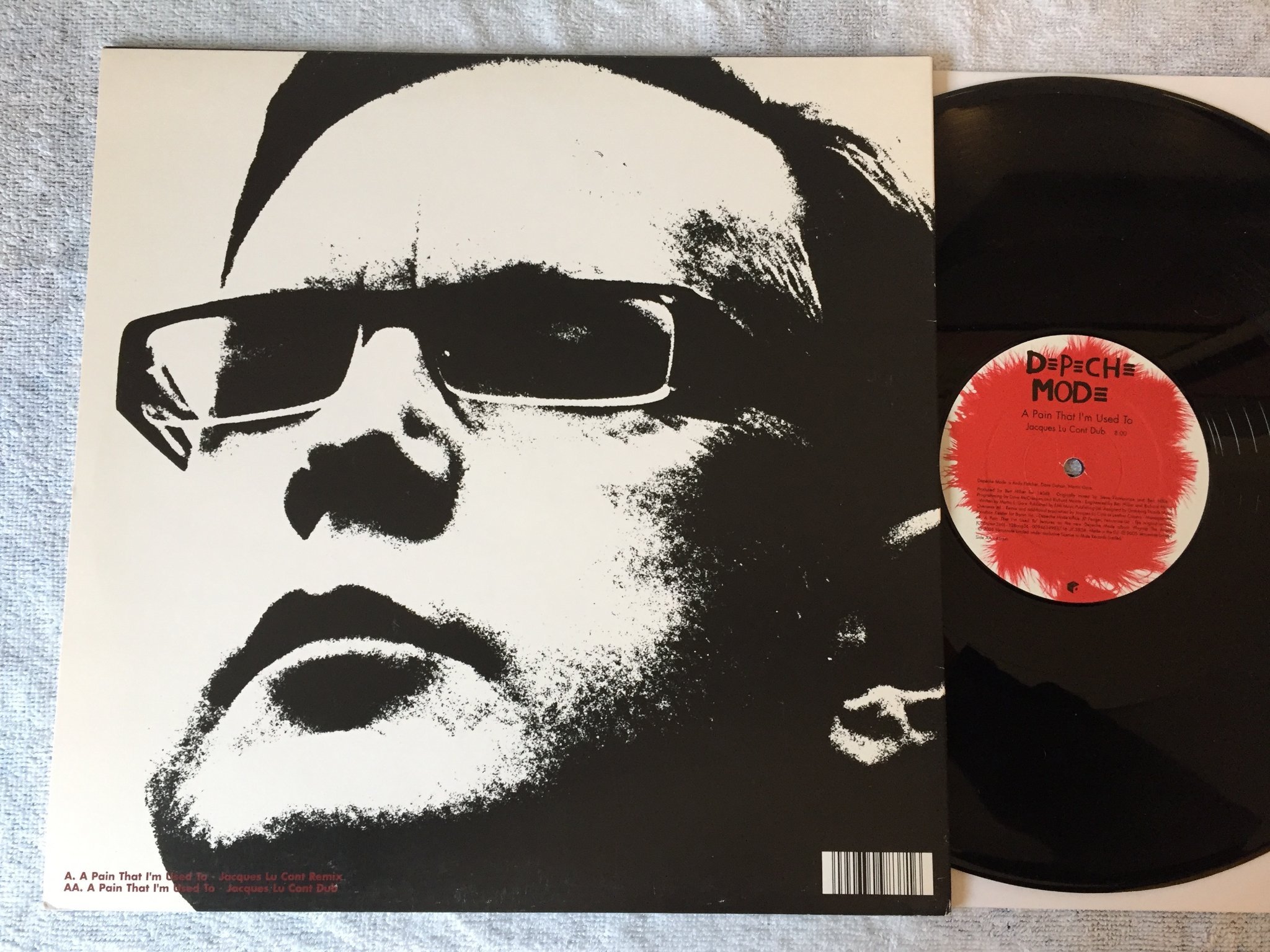 Omslagsbild för skivan DEPECHE MODE A Pain That I'm Used To 12"SINGLE 2005 MUTE  12BONG36