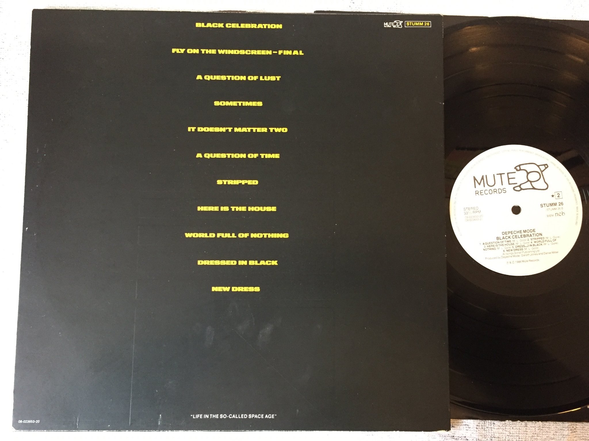 Omslagsbild för skivan DEPECHE MODE black celebration LP 1986 MUTE  STUMM 26