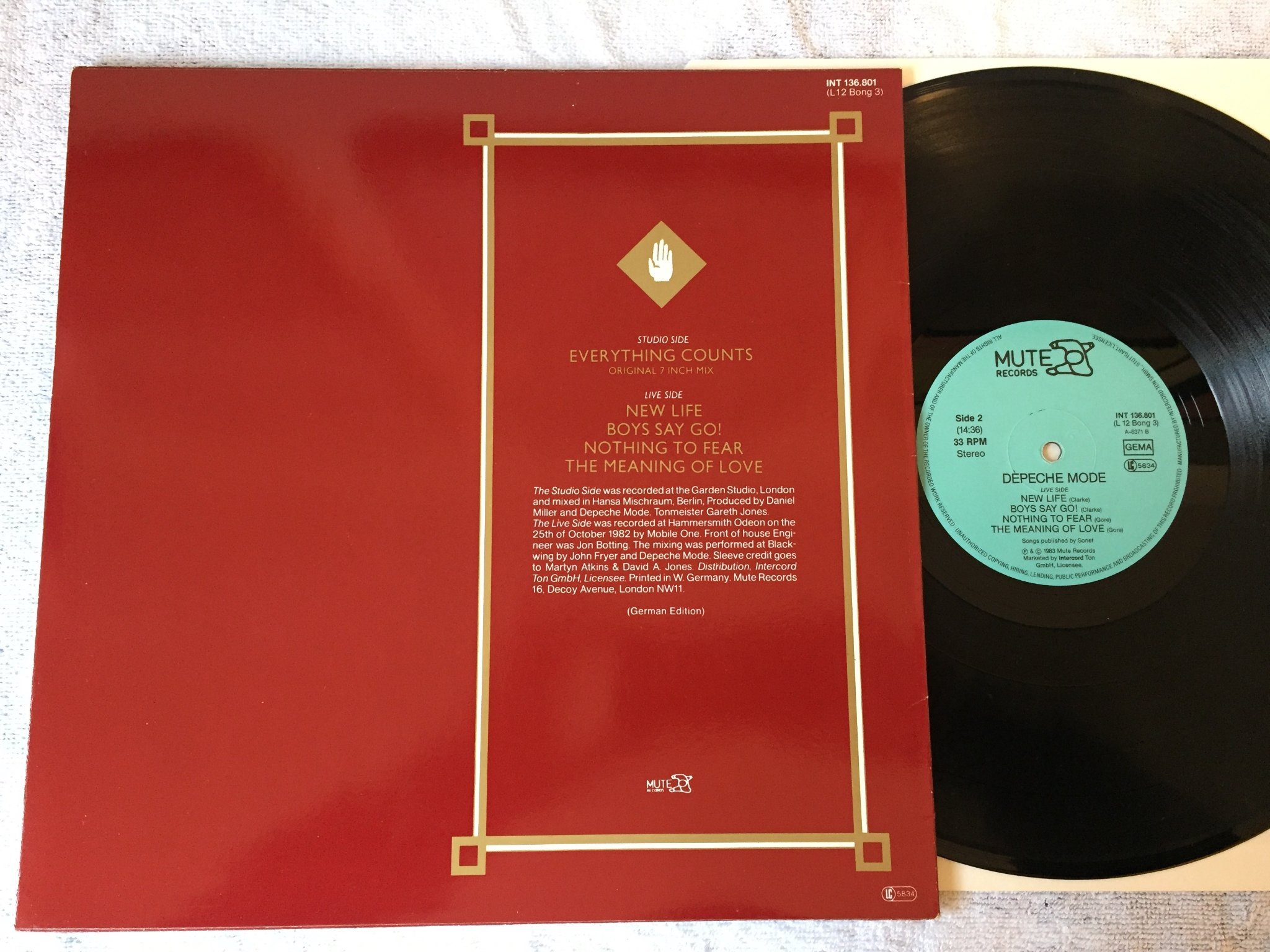 Omslagsbild för skivan DEPECHE MODE  everything counts 12"SINGLE 1983 MUTE INT 136801