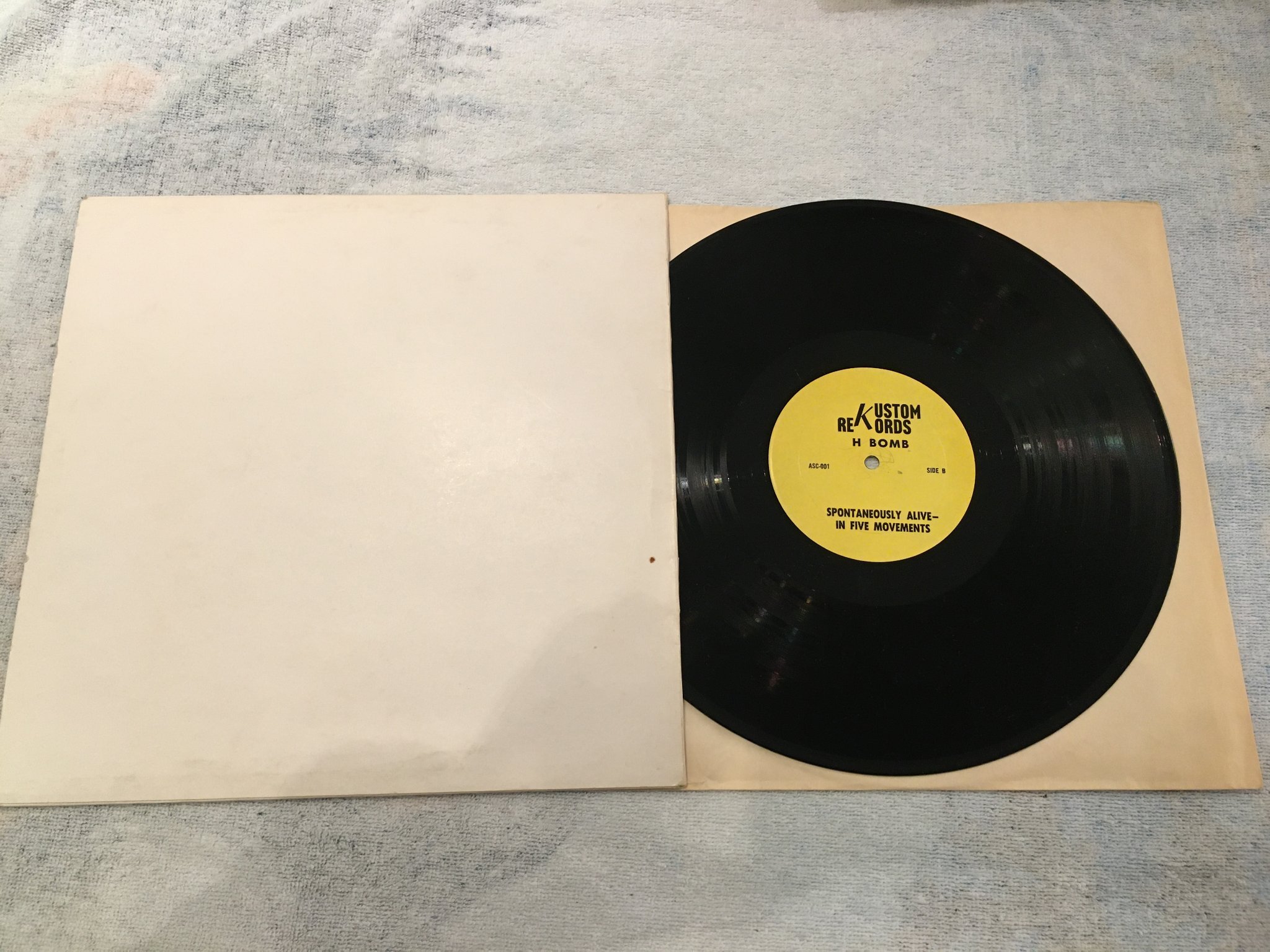 Omslagsbild för skivan DEEP PURPLE bomb LP 