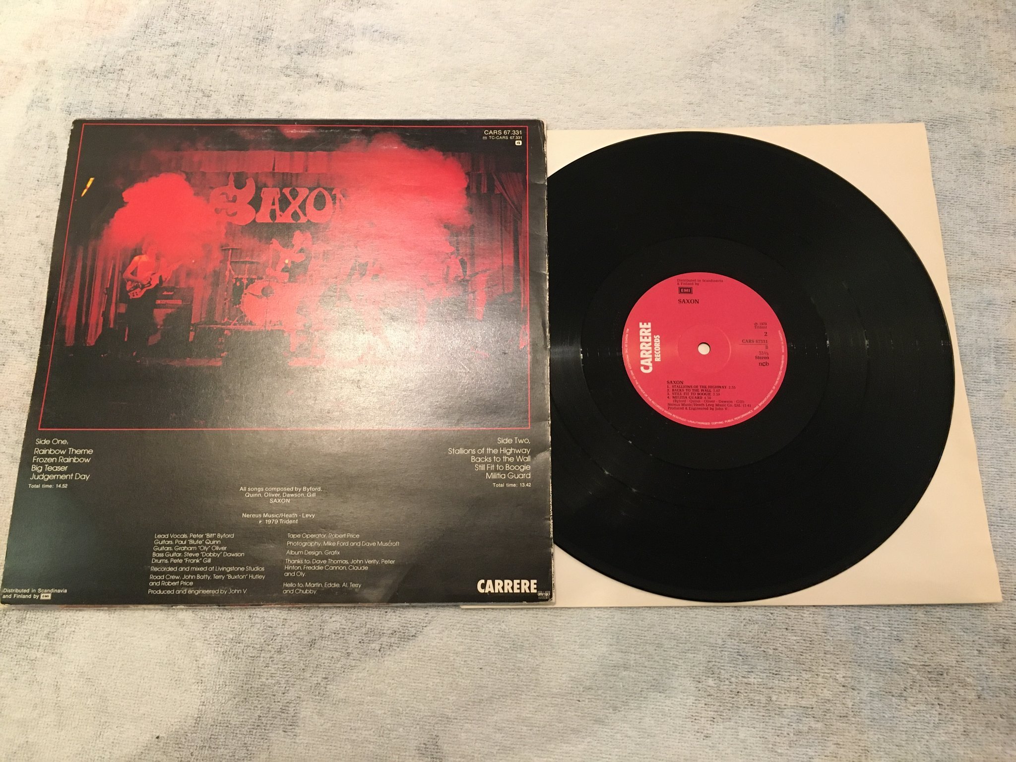Omslagsbild för skivan SAXON s/t  LP -79 CARRERE CARS 67331