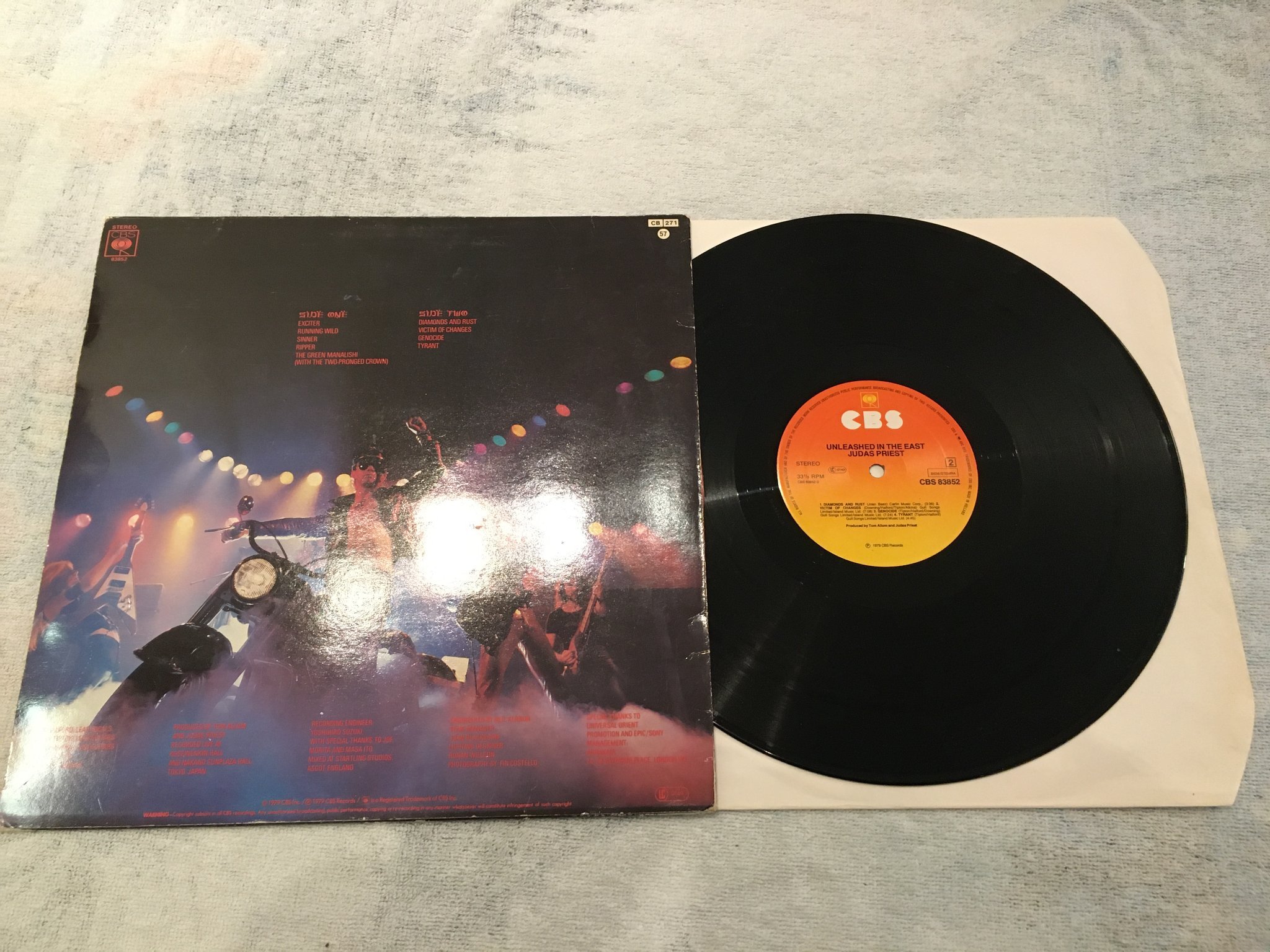 Omslagsbild för skivan JUDAS PRIEST unleashed in the east LP -79 CBS 83852