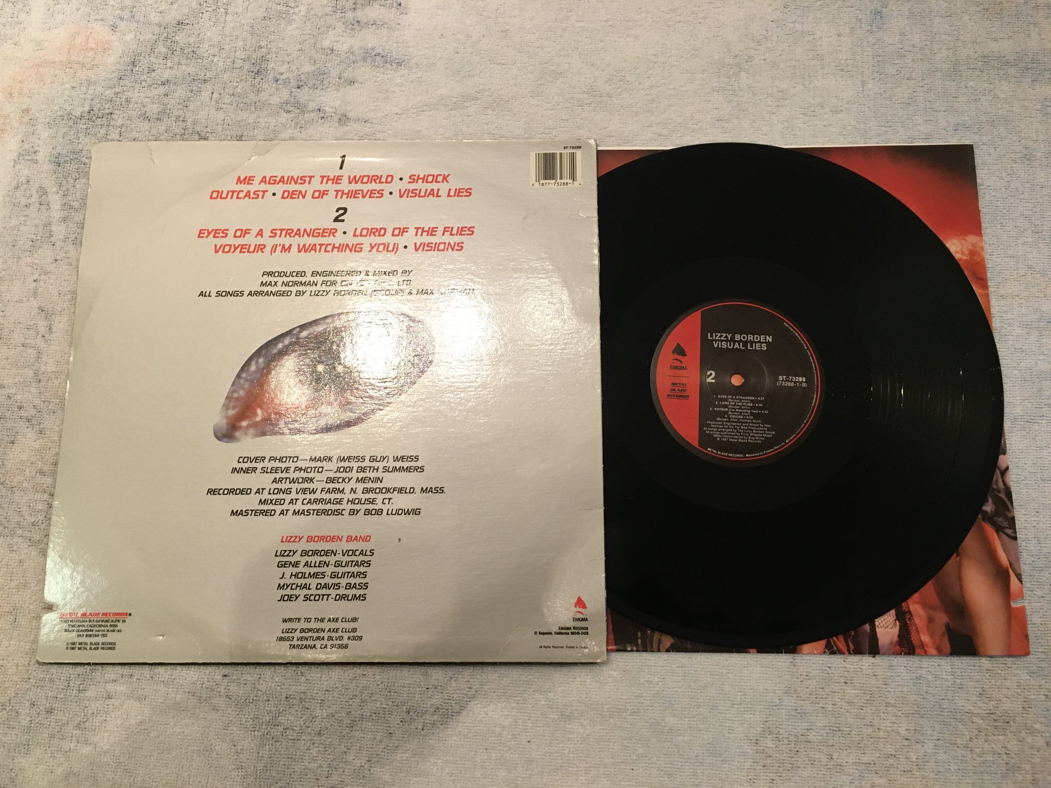 Omslagsbild för skivan LIZZY BORDEN visual lies LP -87 Can ENIGMA ST-73288