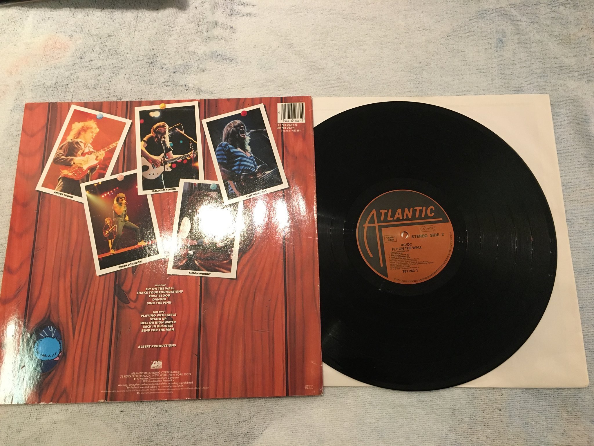 Omslagsbild för skivan AC/DC fly on the wall LP -85 ATLANTIC 781 263-1