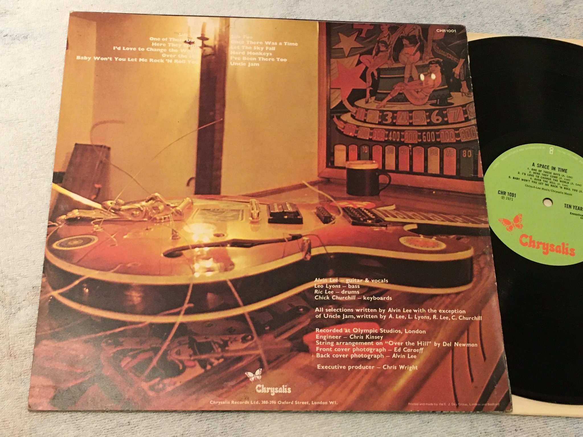 Omslagsbild för skivan TEN YEARS AFTER a space in time LP -71 UK CHRYSALIS CHR 1001