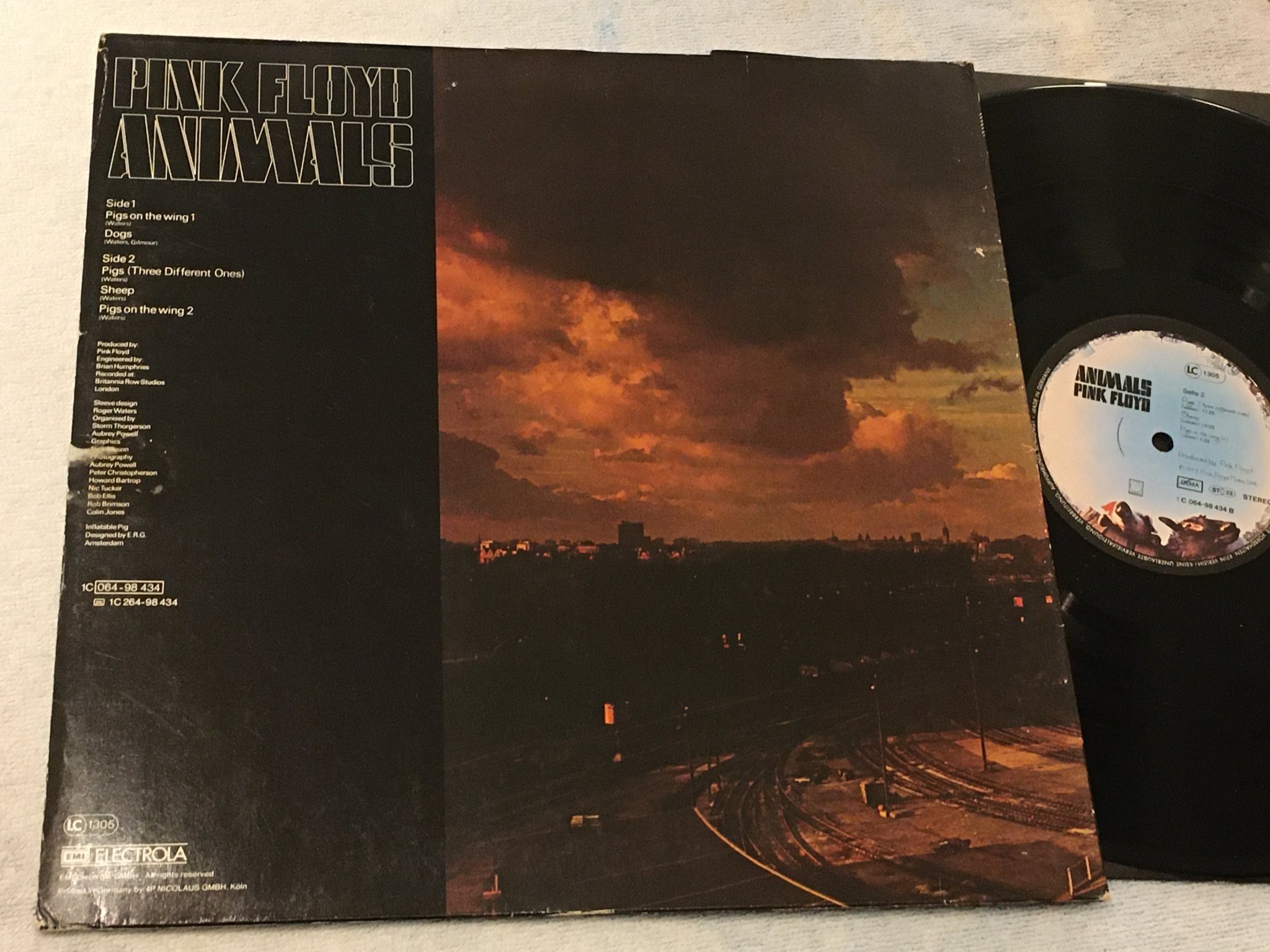 Omslagsbild för skivan PINK FLOYD animals LP -77 HARVEST 1C 064-98434