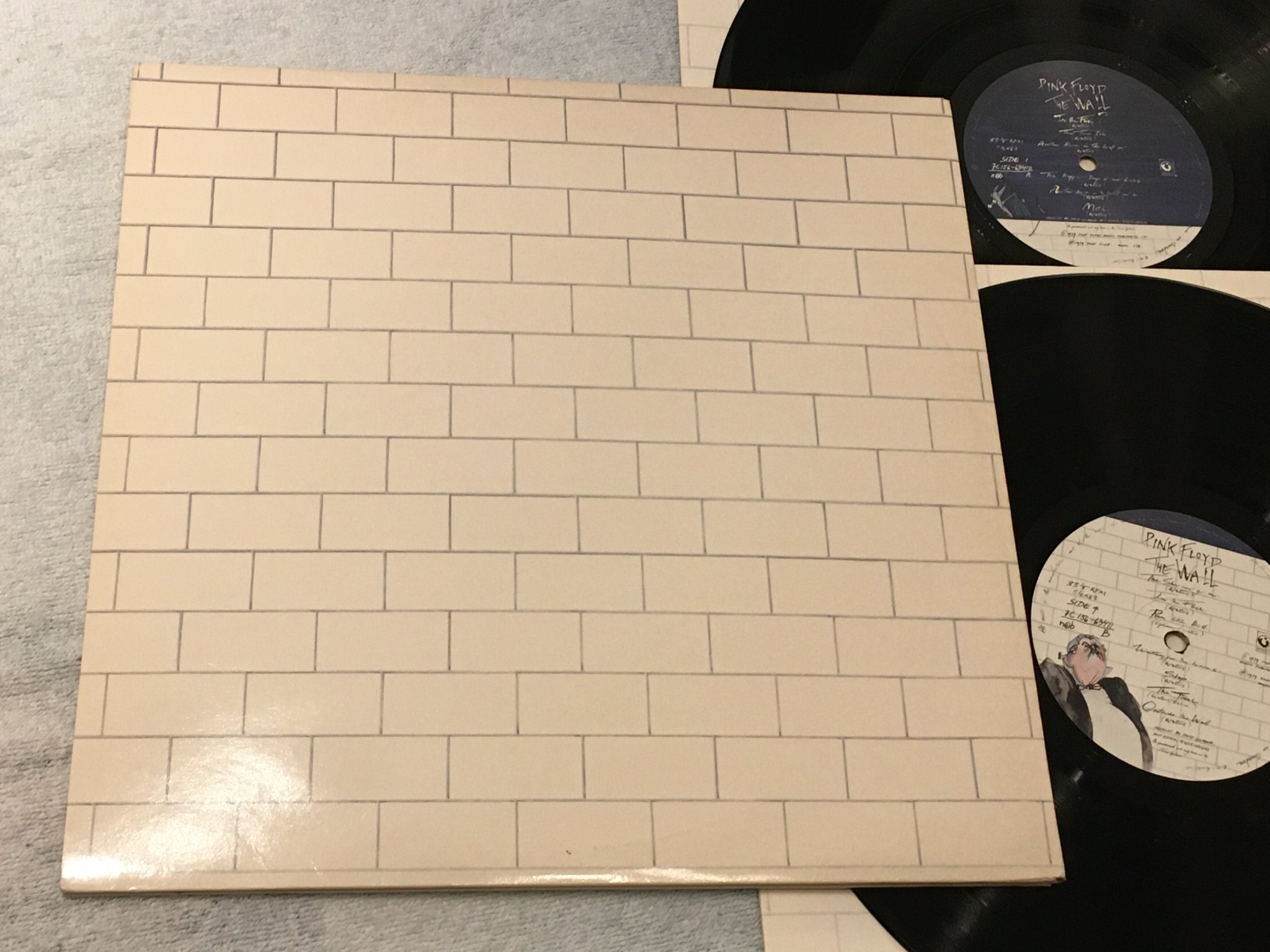 Omslagsbild för skivan PINK FLOYD the wall 2xLP -79 HARVEST 7C 156-63411