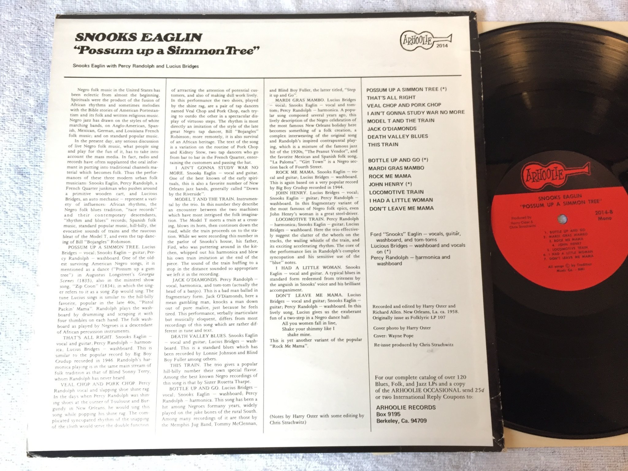 Omslagsbild för skivan SNOOKS EAGLIN possum up a simmon tree LP -71 US ARHOOLIE 2014