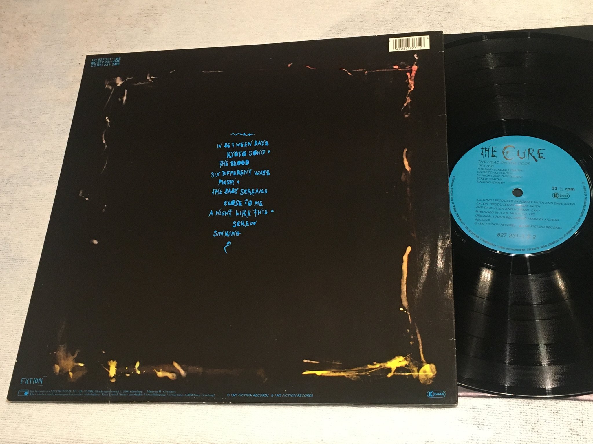 Omslagsbild för skivan THE CURE The Head On The Door LP -85 FICTION 827 231-1 S1