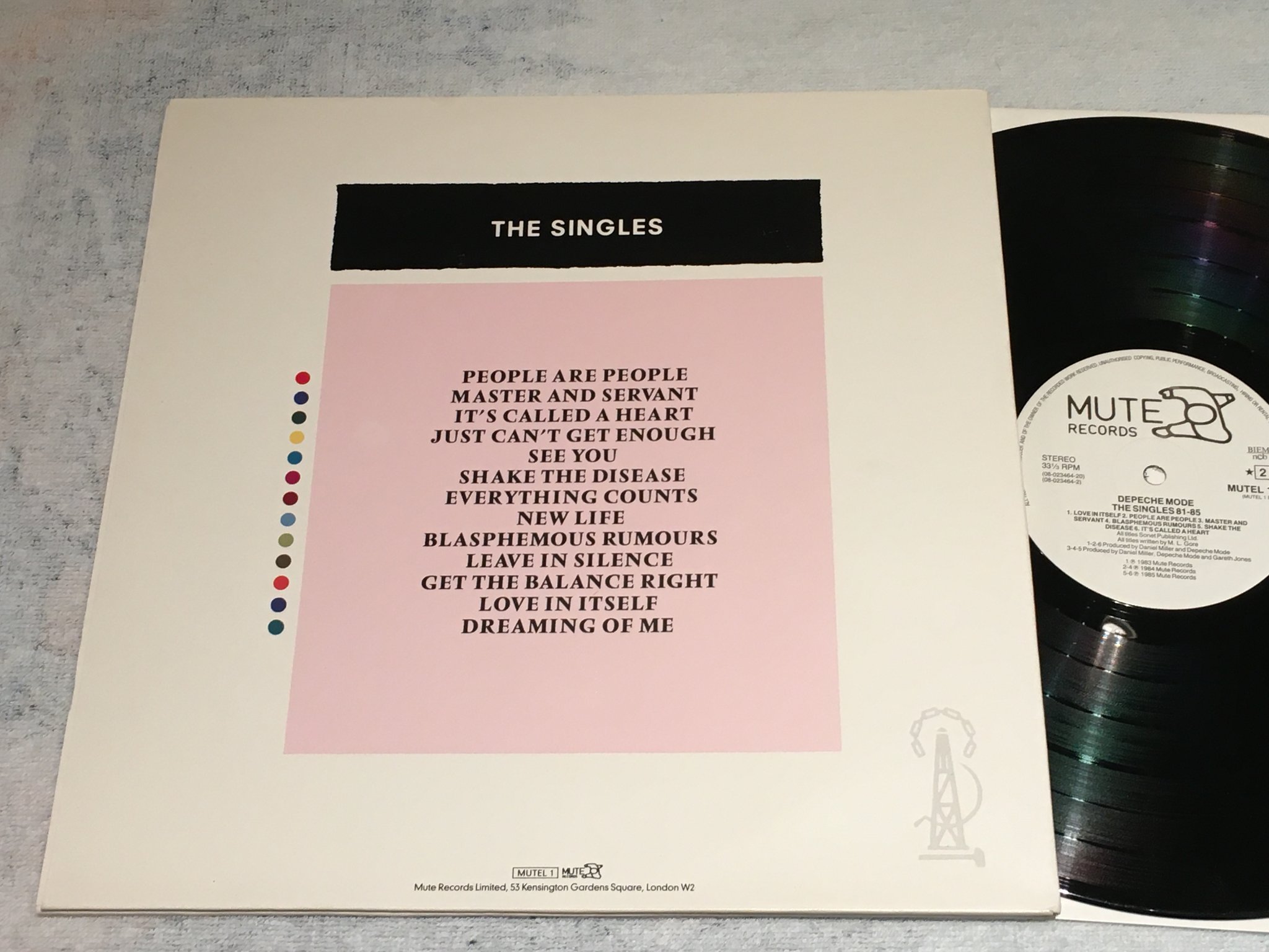 Omslagsbild för skivan DEPECHE  MODE - the singles 81-85 LP MUTE MUTEL 1 