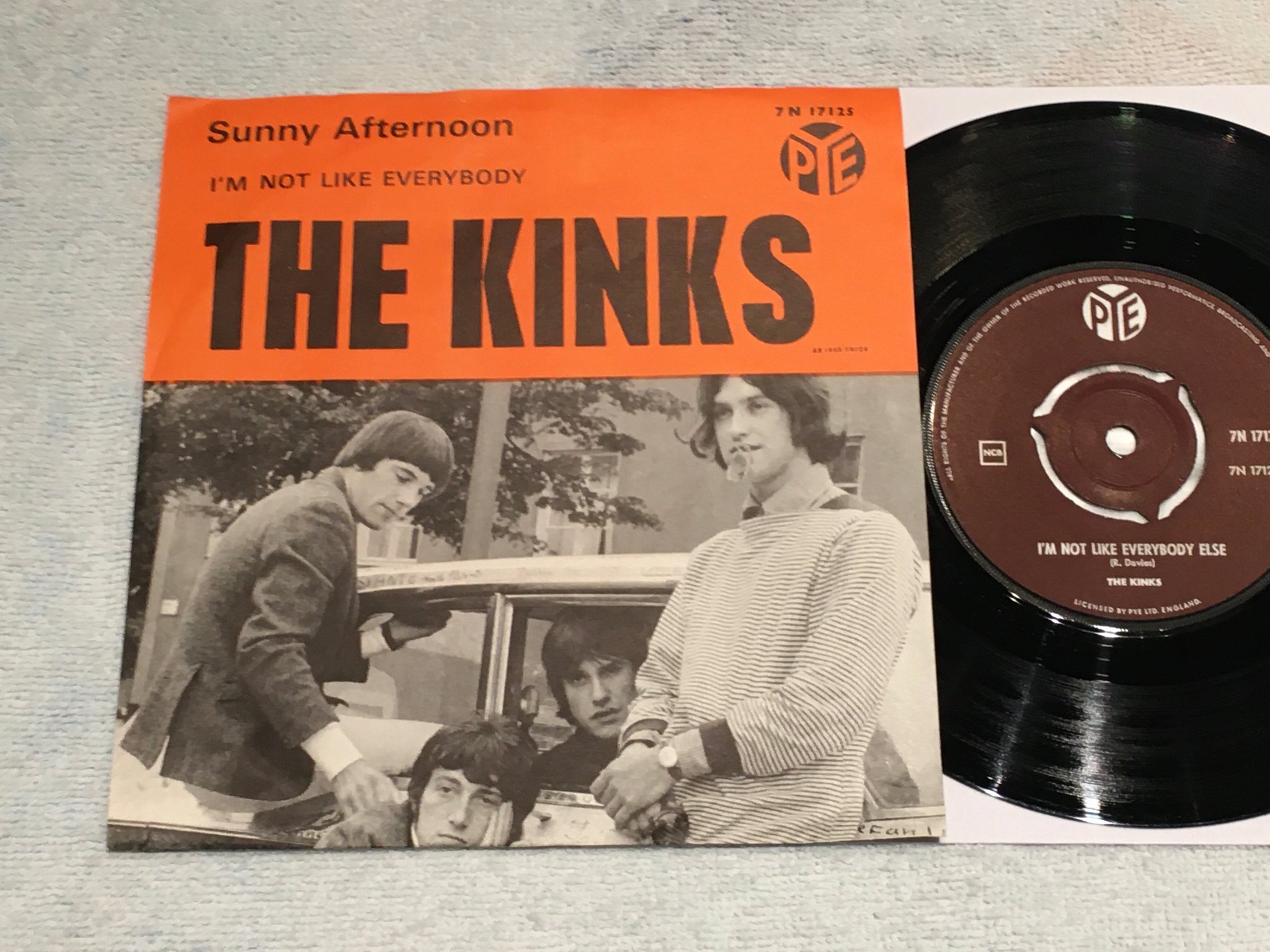 Omslagsbild för skivan KINKS  sunny afternoon 7”single PYE 7 N 17125