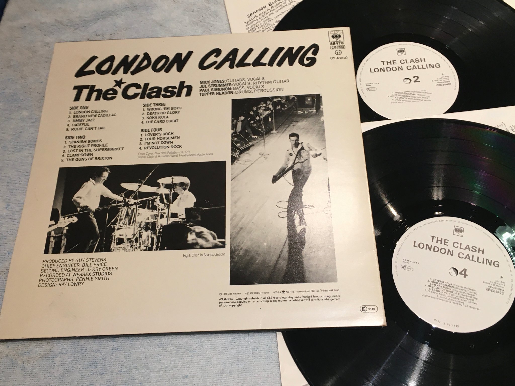 Omslagsbild för skivan THE CLASH London calling 2xLP -79 Hol CBS CLASH 3