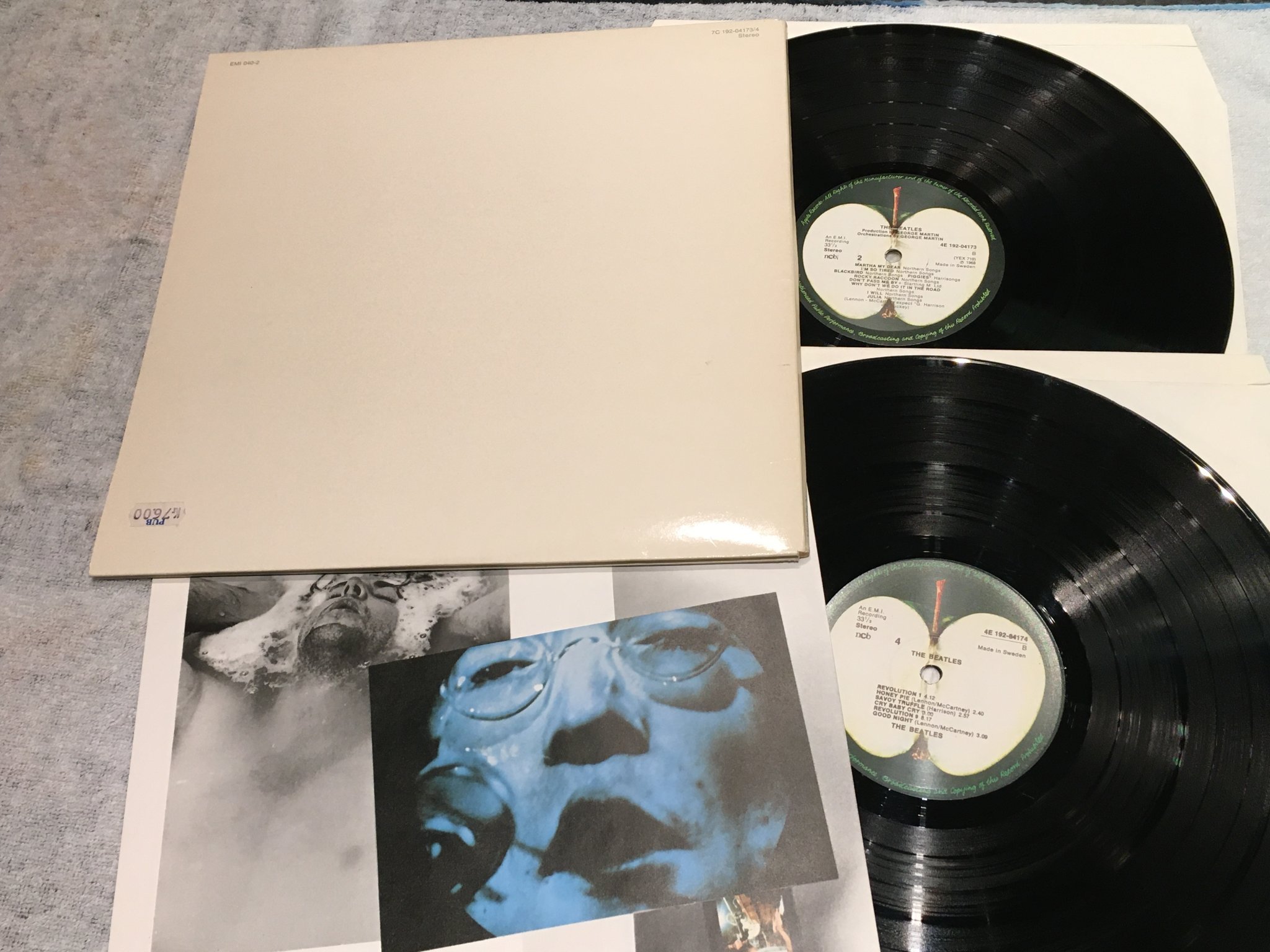 Omslagsbild för skivan THE BEATLES white album 2xLP APPLE 4E 192-04173/4