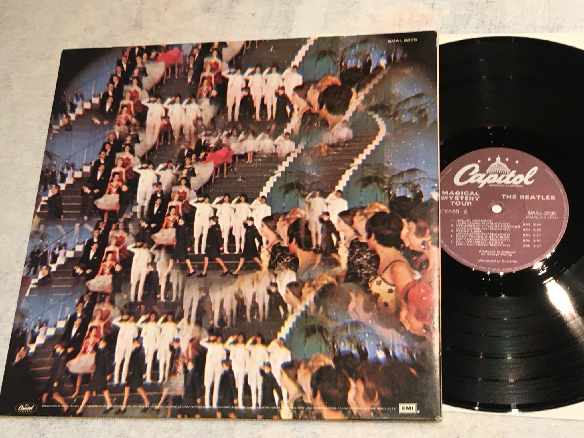 Omslagsbild för skivan THE BEATLES magical mystery tour  LP CAN CAPITOL SMAL 2835