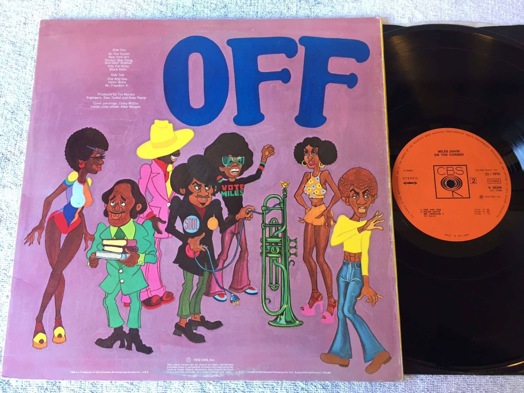 Omslagsbild för skivan MILES DAVIS on the corner LP -72 CBS S 65246