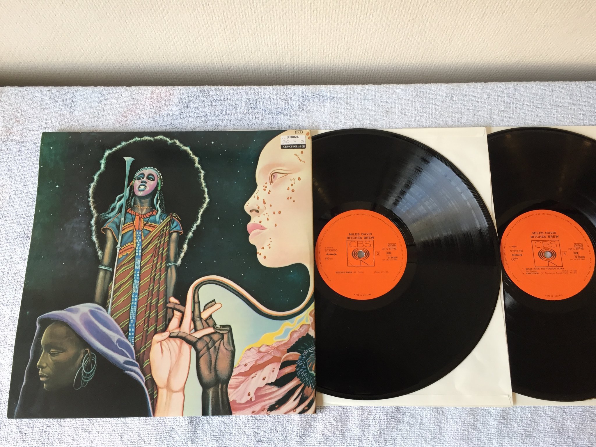 Omslagsbild för skivan Miles Davis bitches brew 2xLP -70 Hol CBS 86236
