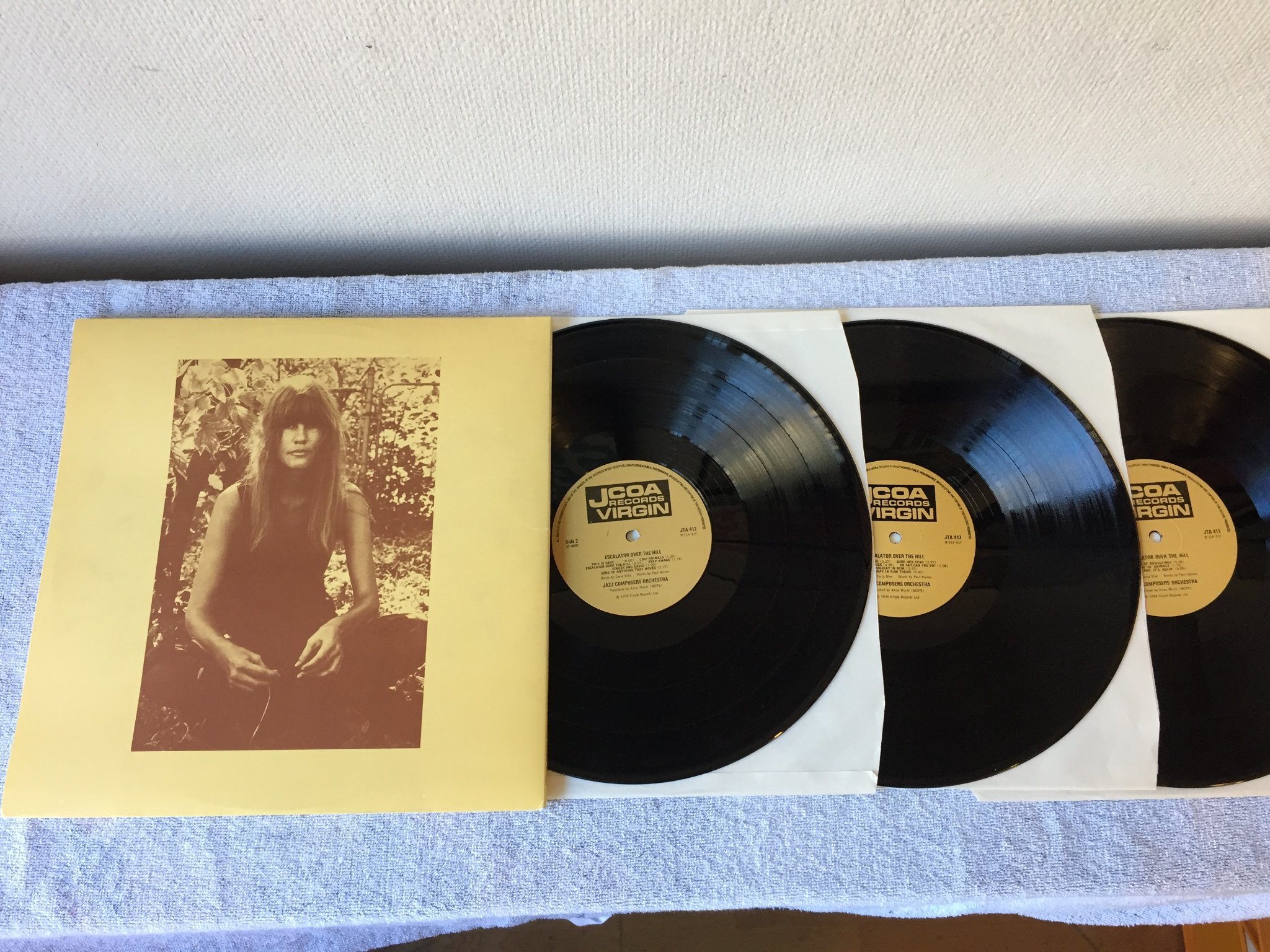 Omslagsbild för skivan CARLA BLEY escalator over the hill 2xLP -74 JCOA VIRGIN JTA 412