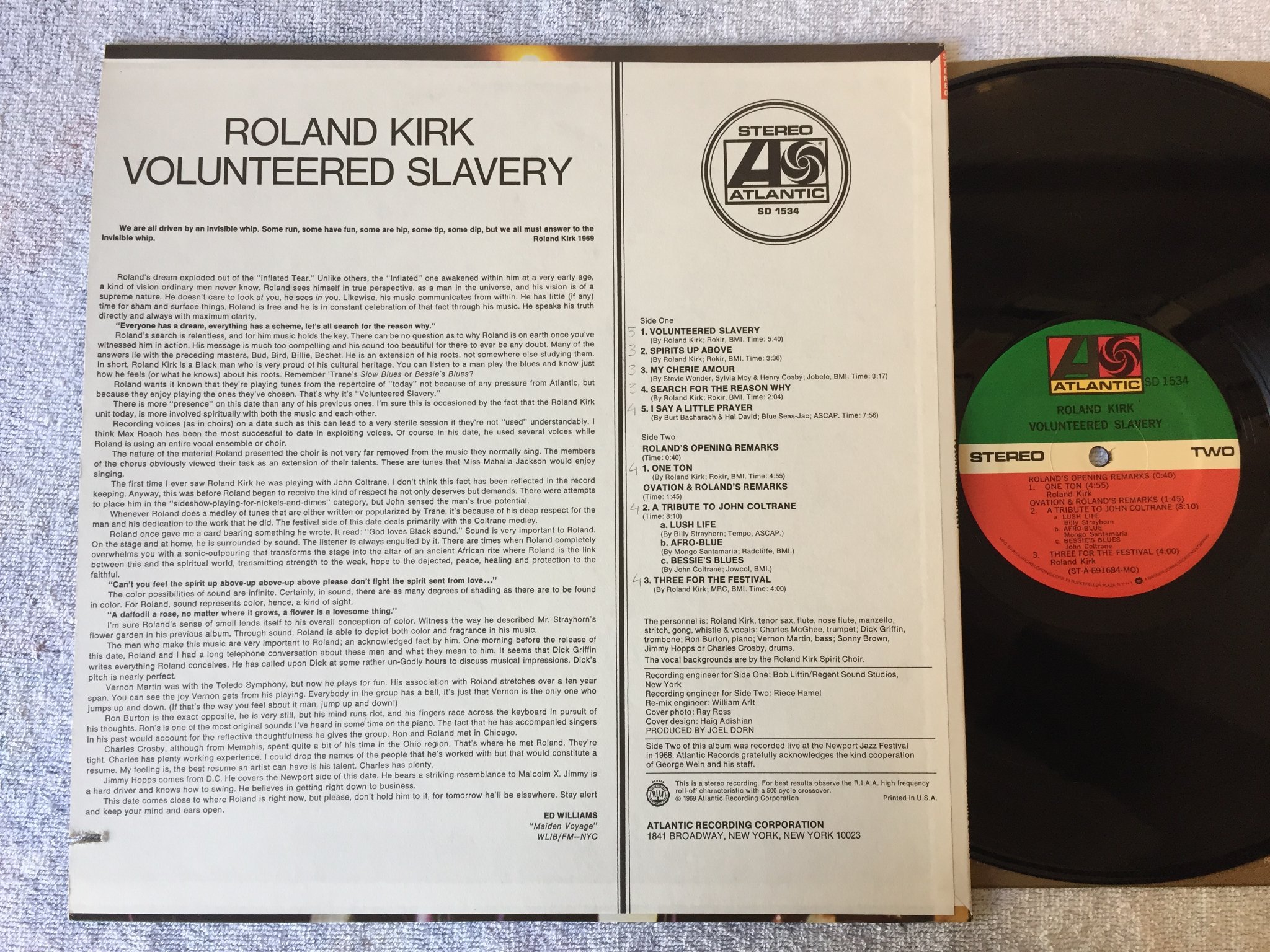 Omslagsbild för skivan ROLAND KIRK volunteered slavery LP  US ATLANTIC SD 1534