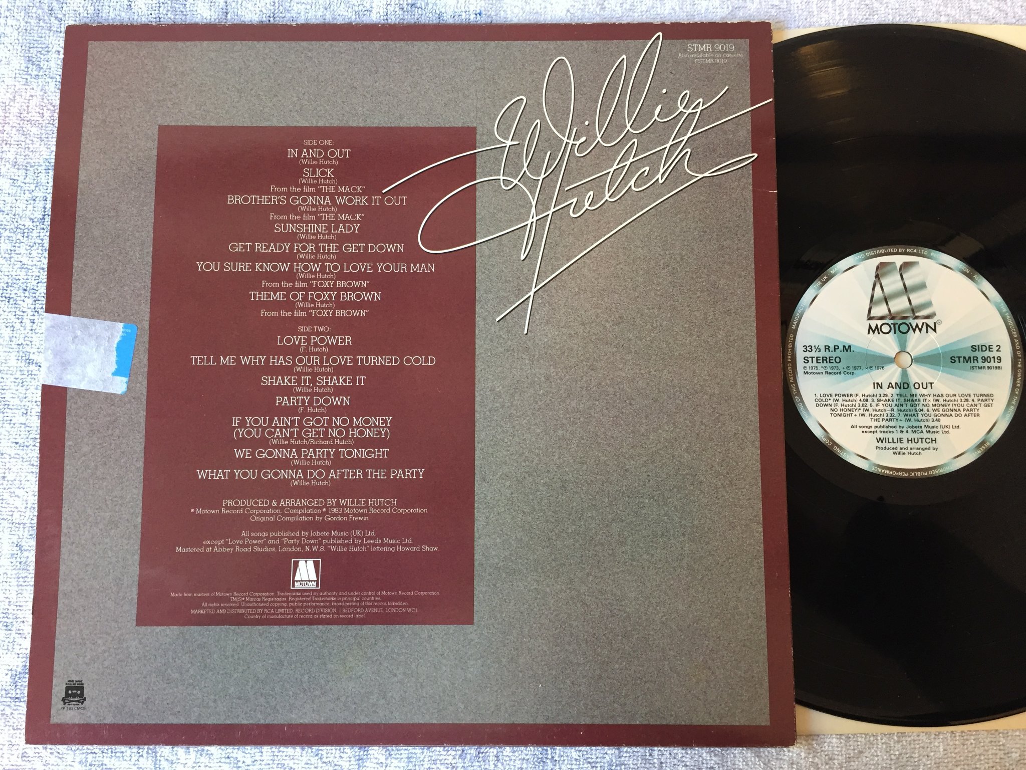 Omslagsbild för skivan WILLIE HUTCH in and out LP UK MOTOWN STMR 9019
