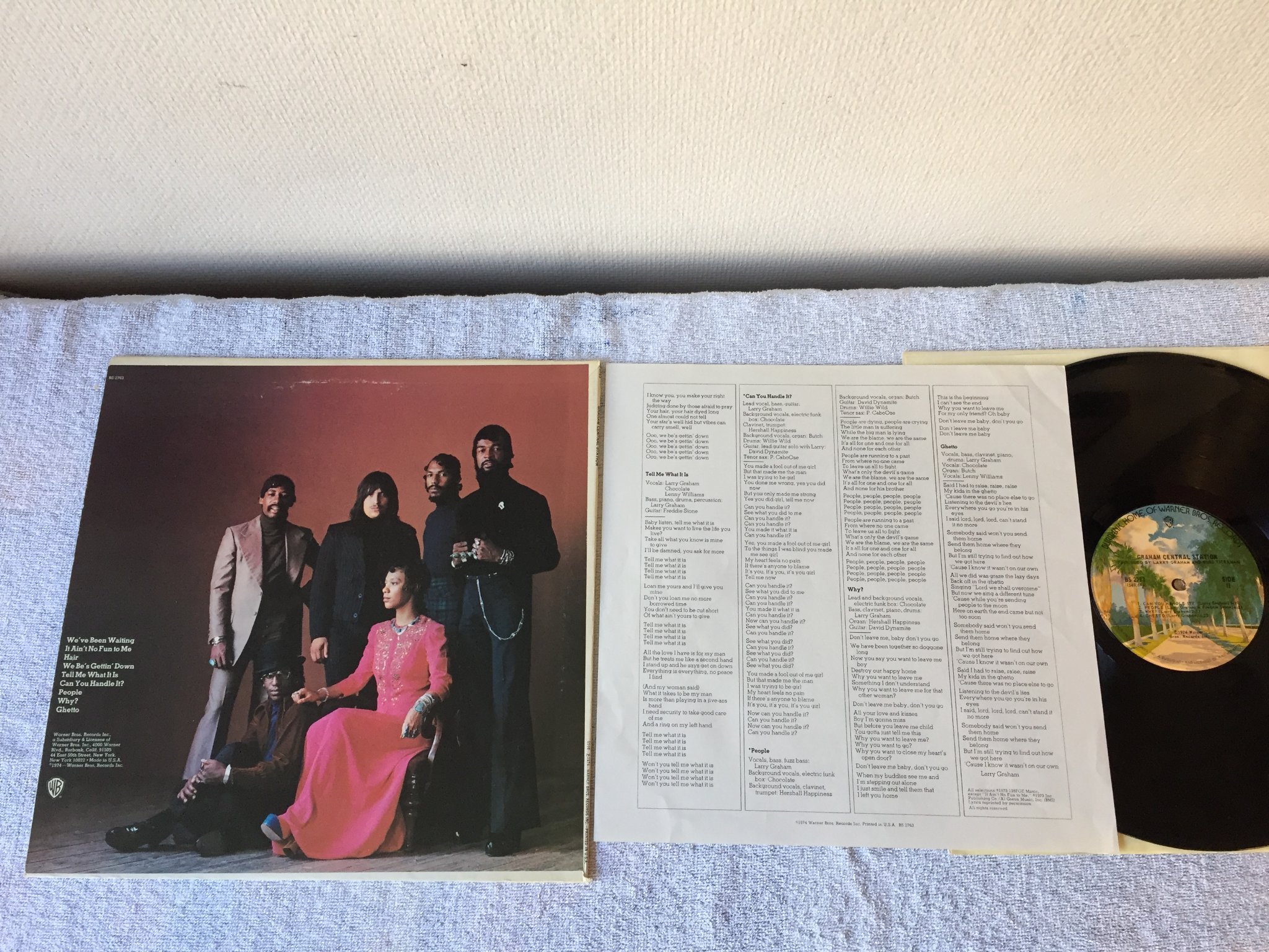 Omslagsbild för skivan GRAHAM CENTRAL STATION s/t  LP -74 US WARNER BS 2763